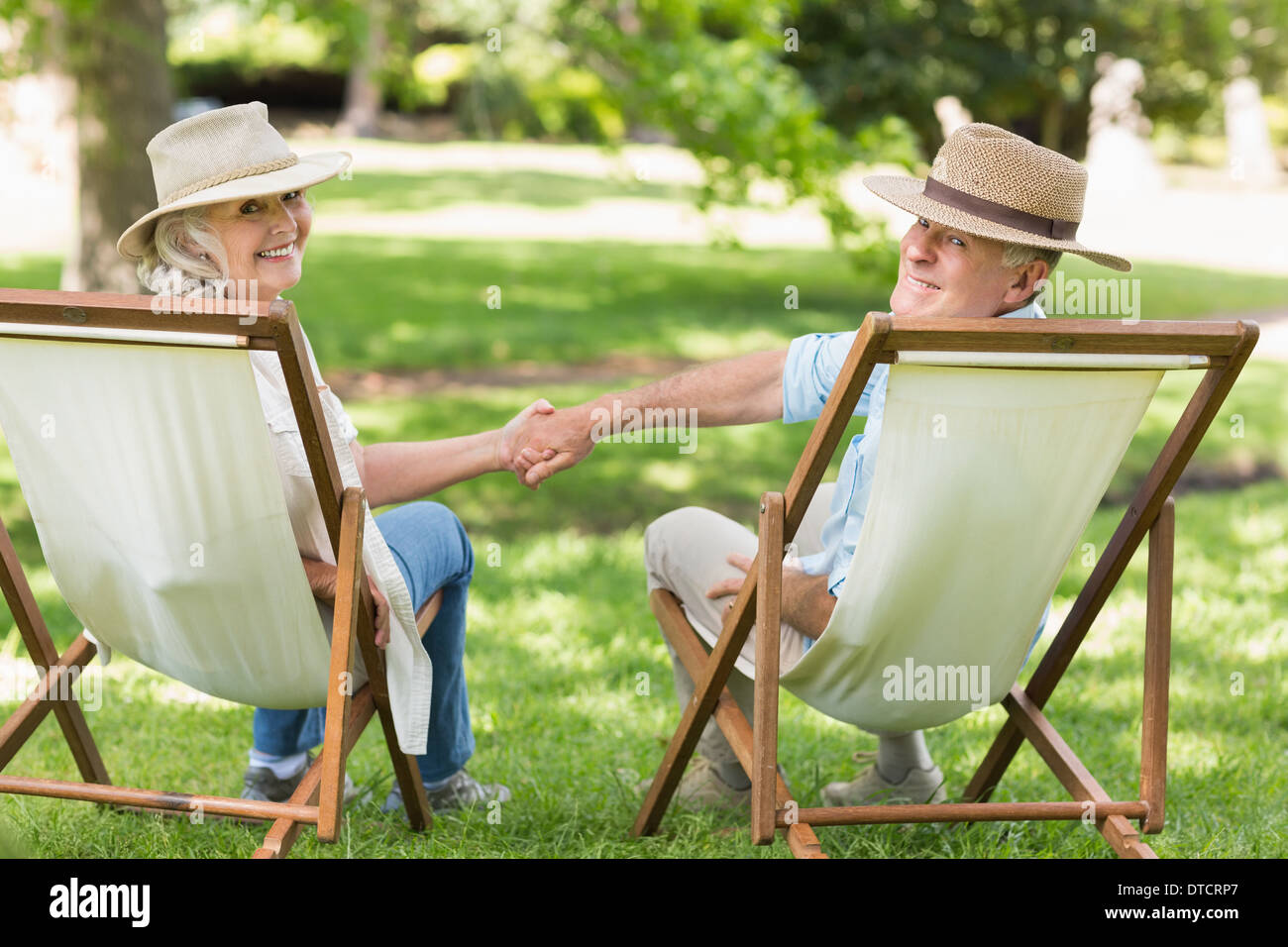 Sitting in deck chairs hi-res stock photography and images - Alamy