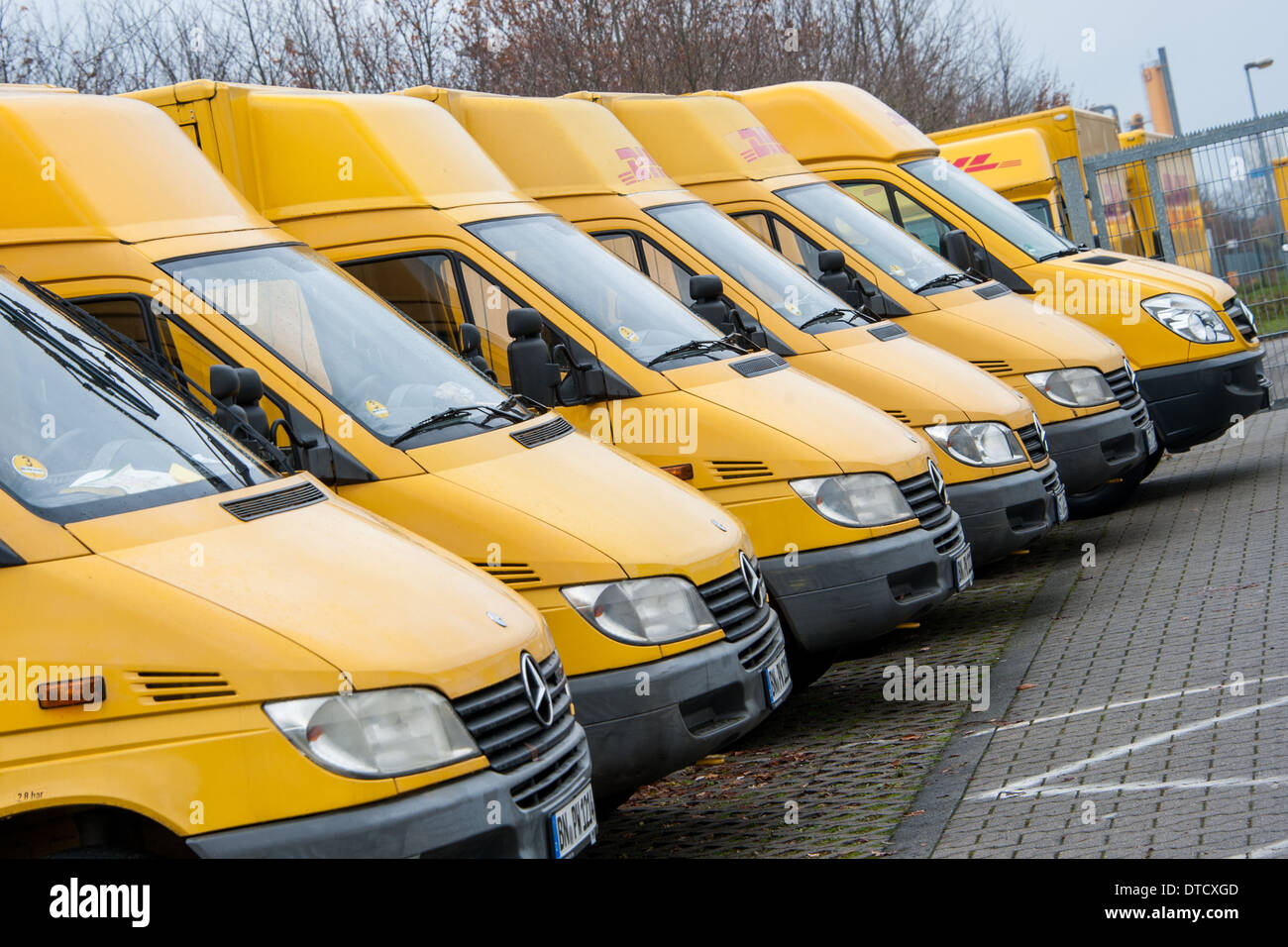 Fleet of vans hi-res stock photography and images - Alamy