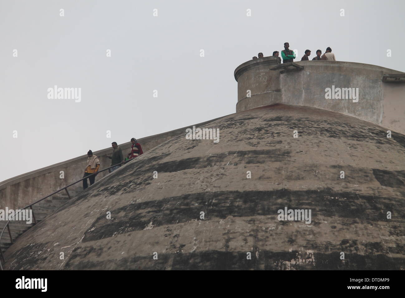 Golghar, Patna, Bihar, India, February 16th 2014. Unseasonal intermittent winter rain since Friday, second for the winter months brings fog and city spirit back as people enjoy over British Granary Golghar on Sunday holiday. Credit:  Rupa Ghosh/Alamy Live News. Stock Photo