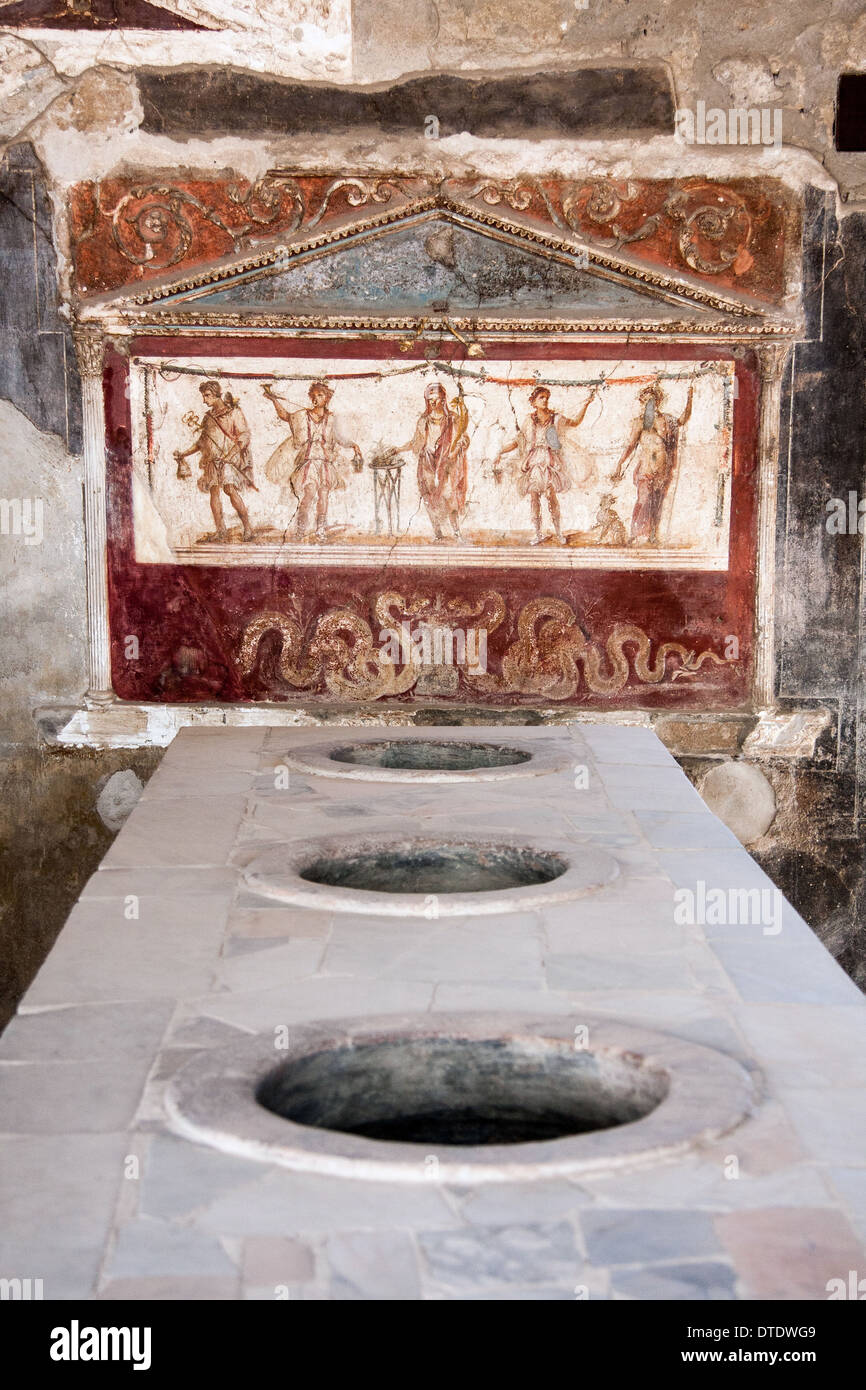 Ancient Pompeii - Thermopolium of Asellina with old food serving Stock ...