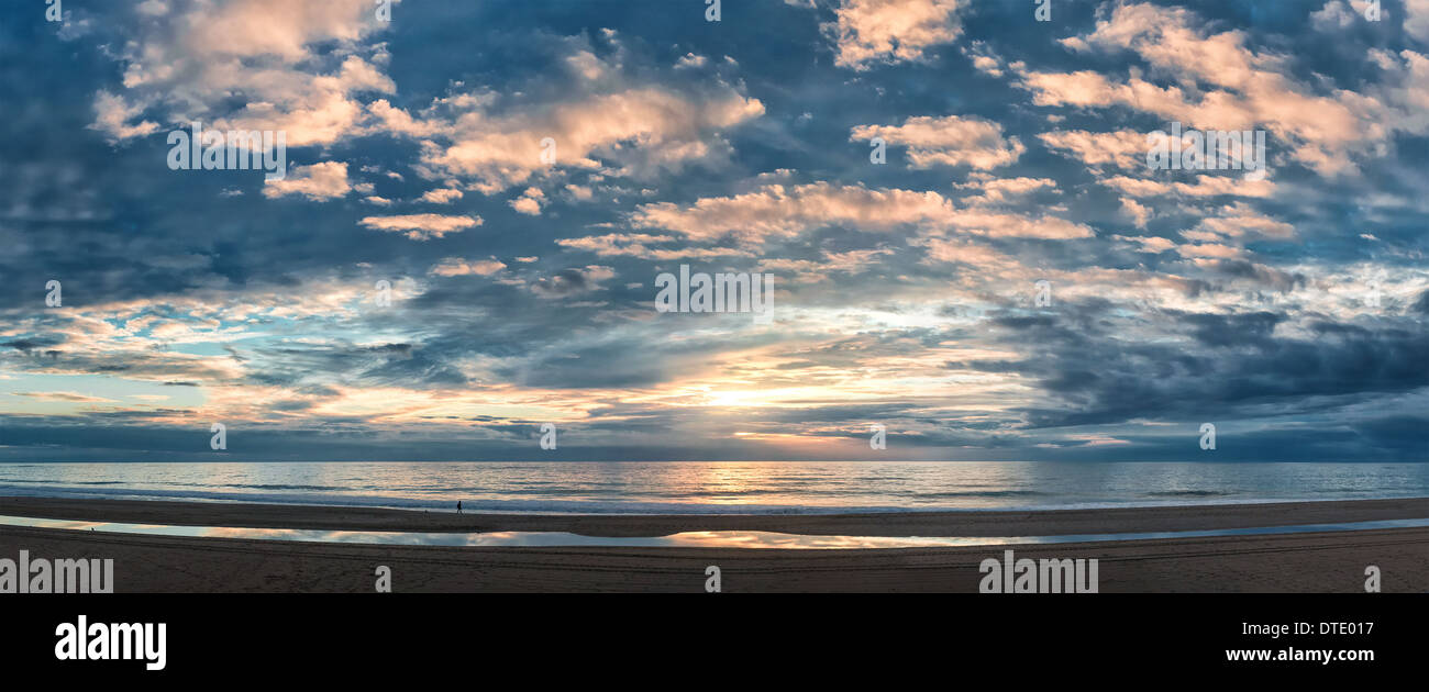 Beautiful sunset above the Atlantic Ocean Stock Photo - Alamy