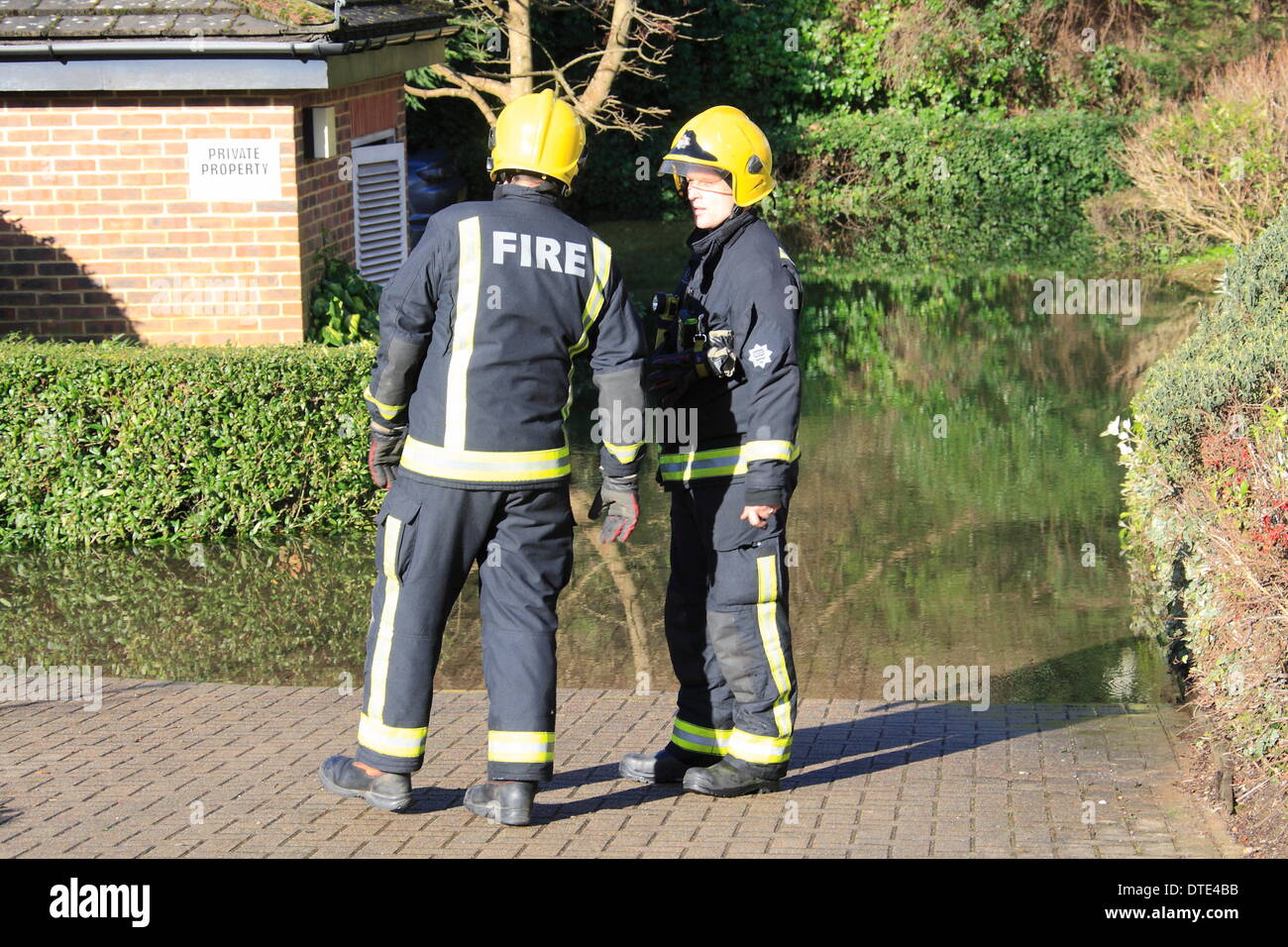 Sunday 16th February Firefighters continue to pump water away from streets around Purley in London. Dozens of Firefighters have been pumping water away from properties affected by flood water. Temporary walkways have been provided in order to let residents move around. Credit:  HOT SHOTS/Alamy Live News Stock Photo