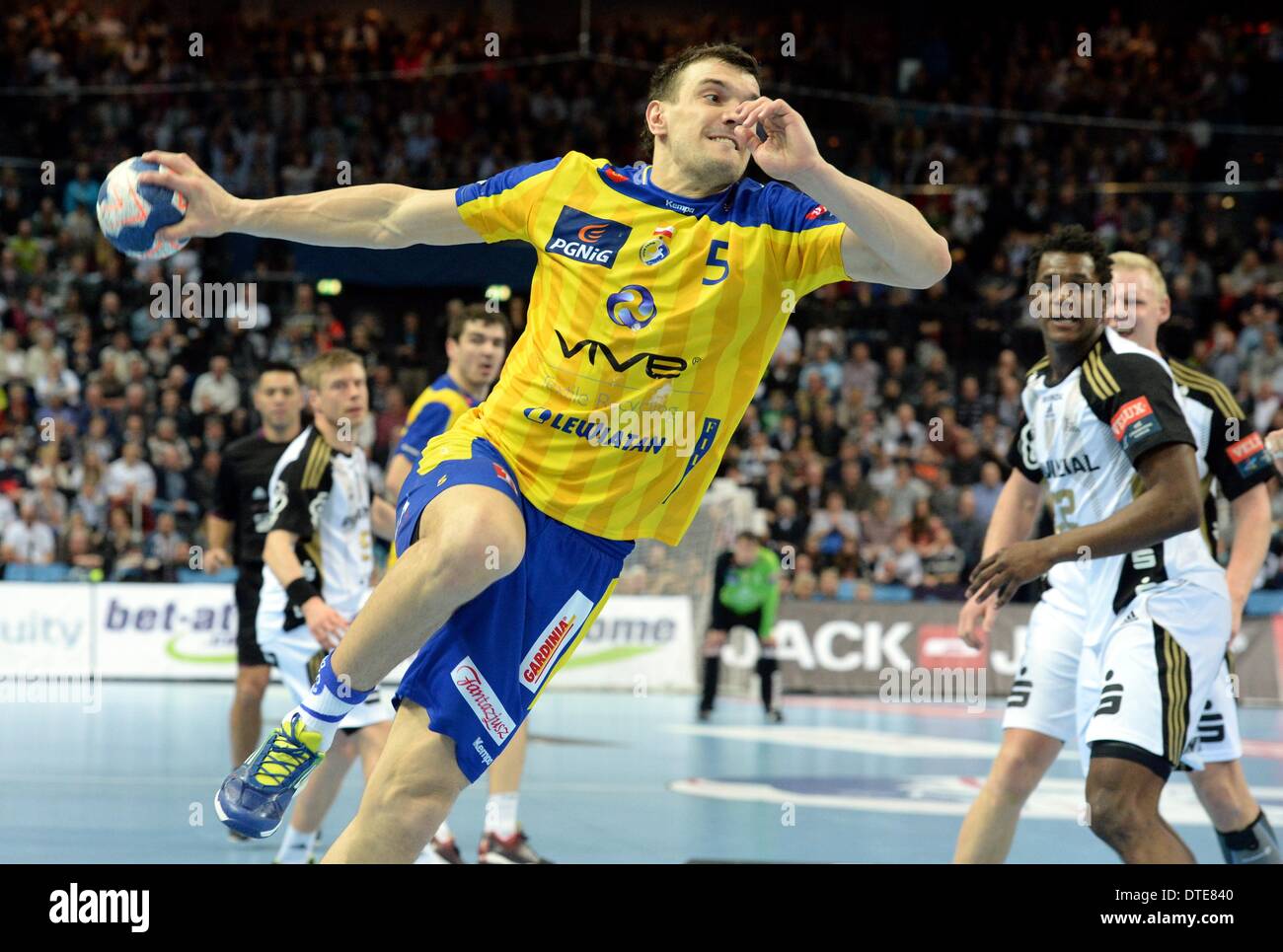 Kiel, Germany. 16th Feb, 2014. Kielce's Michal Jurecki (front) throws the  ball as Kiel's Wael Jallouz (R) looks on during the handball Champions  League group match between THW Kiel and KS Vive