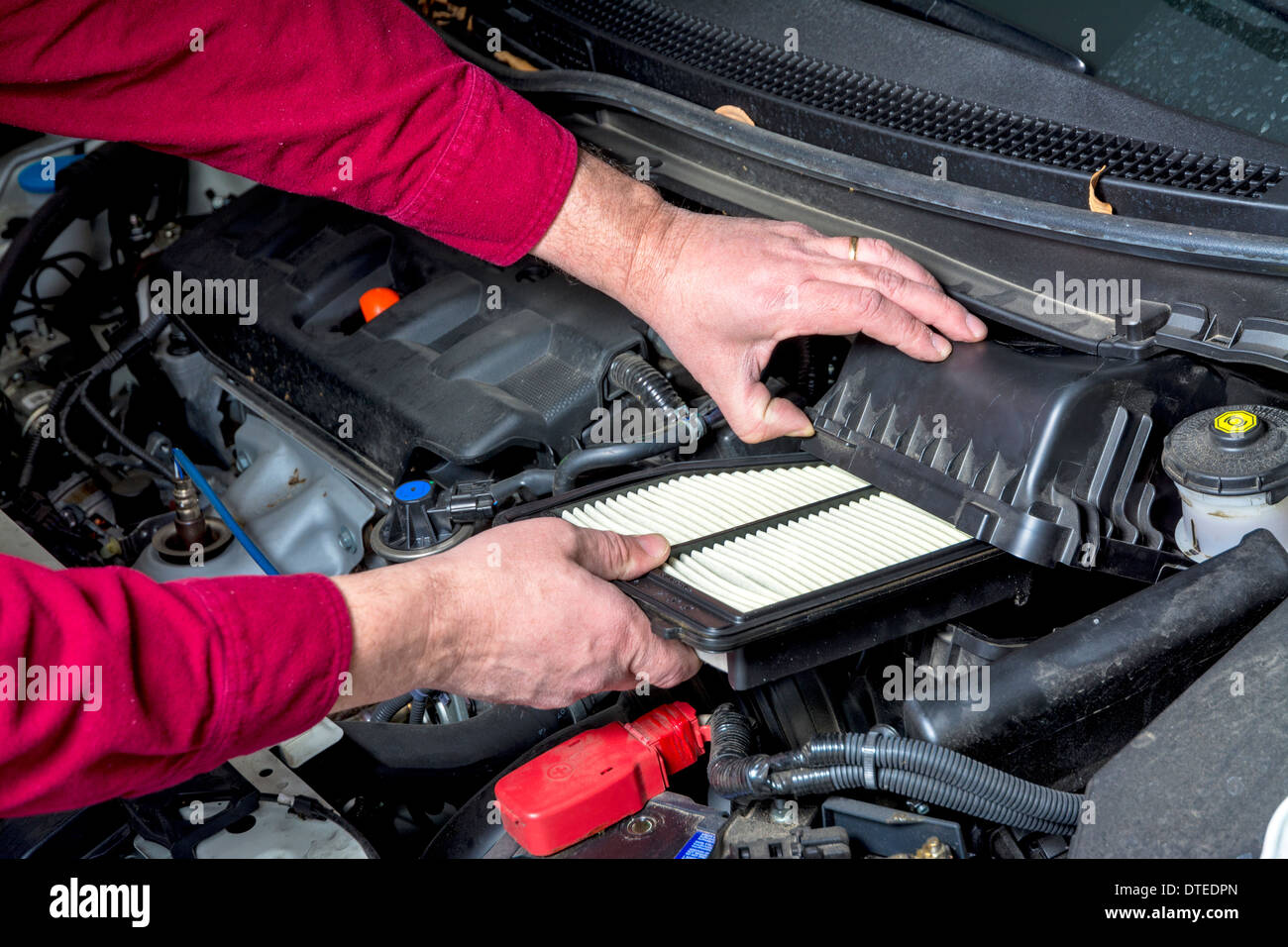 Inserting a fresh air filter in cars engine Stock Photo Alamy