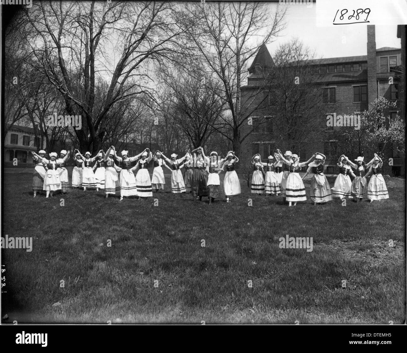 Dancers at Oxford College May Day celebration 1919 Stock Photo Alamy