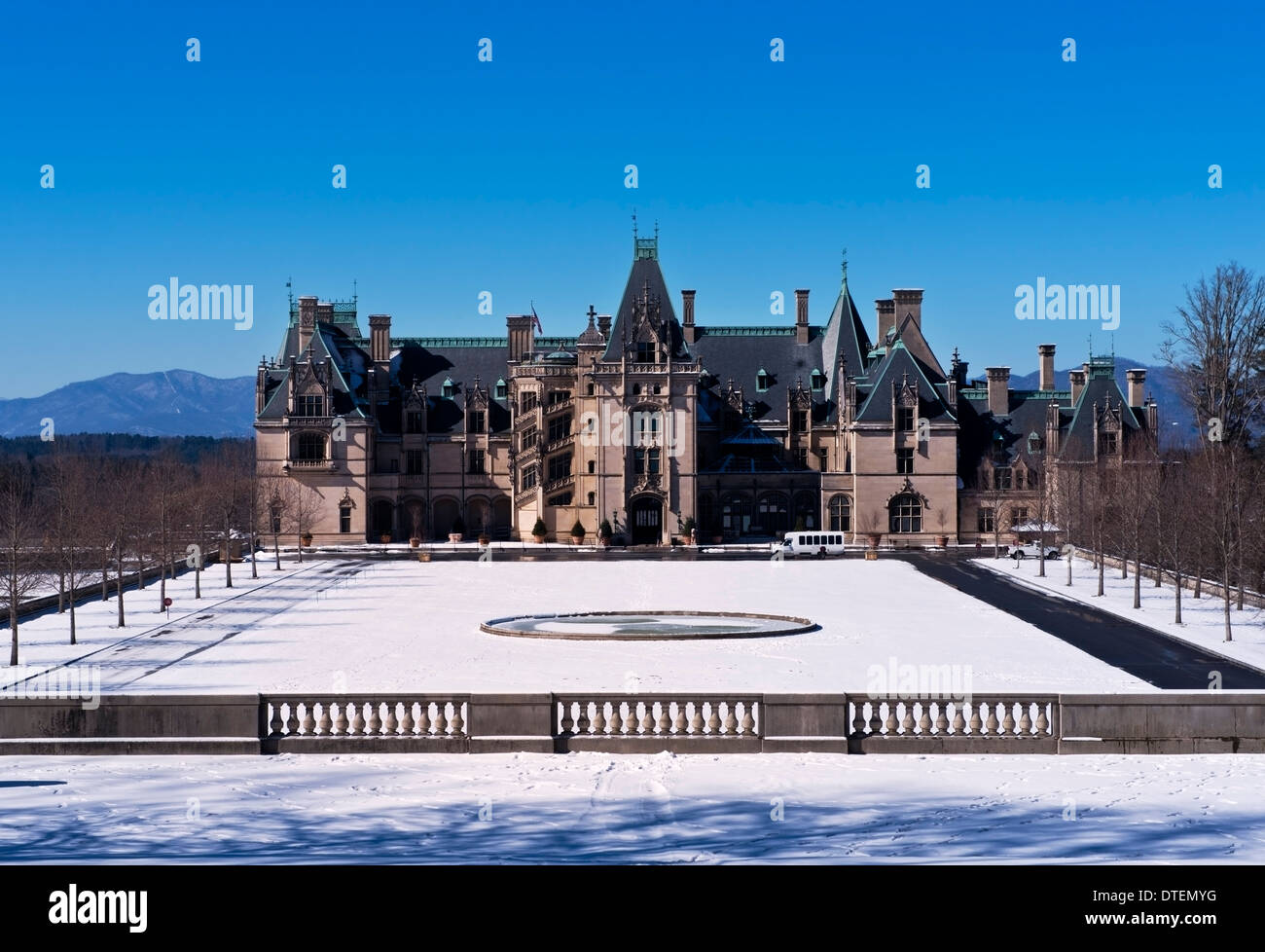 The Biltmore Mansion, front View, with snow on the ground, Asheville Stock Photo 66706628 Alamy
