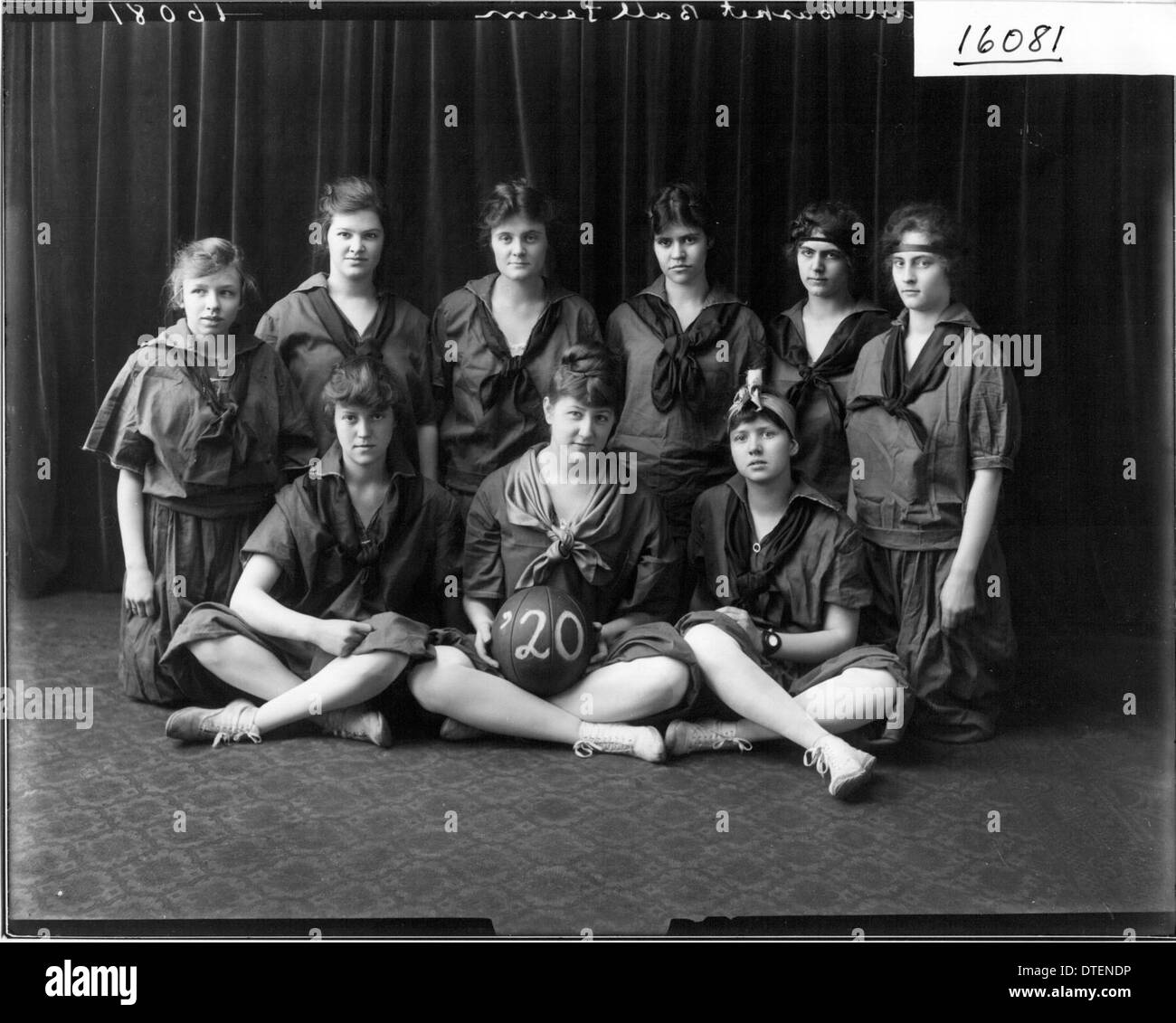 Western College basketball freshmen 1917 Stock Photo