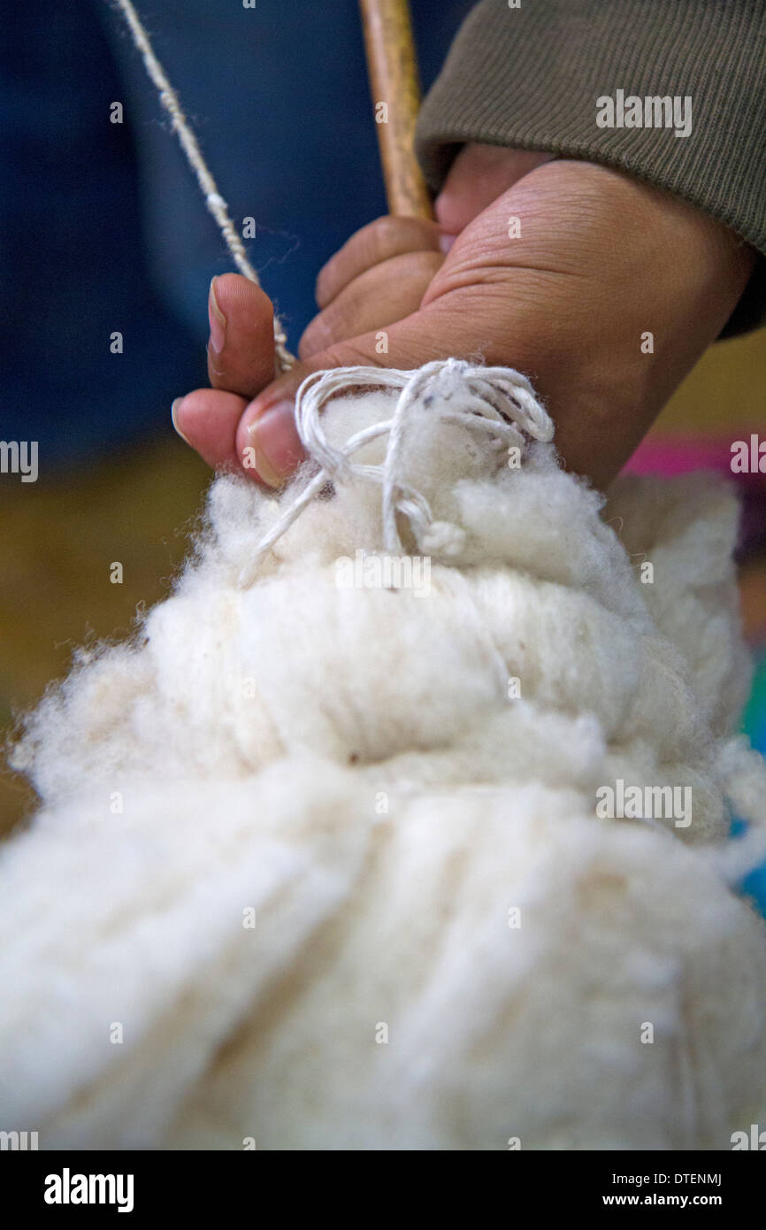 Spinning wool by hand hires stock photography and images Alamy