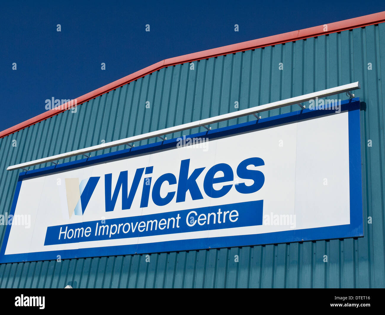 Wickes Home Improvement Centre sign on DIY store UK Stock Photo