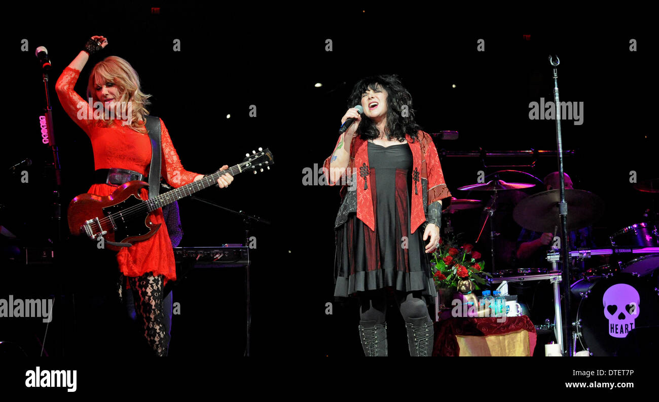 Texas, USA. 14th Feb, 2014. Musicians Nancy Wilson (L) and Ann Wilson of Heart perform in concert as part of the San Antonio Stock Show & Rodeo at the AT&T Center on February 14, 2014 in San Antonio, Texas - USA © Manuel Nauta/NurPhoto/ZUMAPRESS.com/Alamy Live News Stock Photo