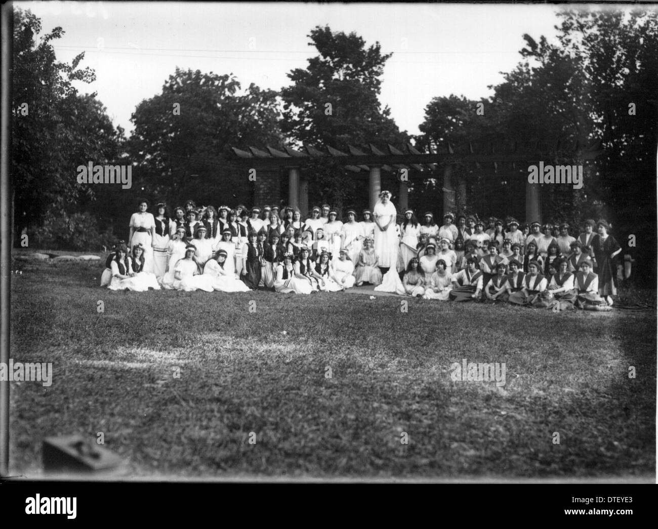 May Queen and court at Oxford College May Day celebration 1914 Stock