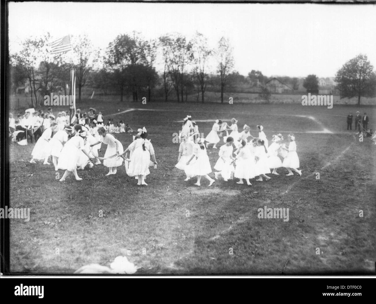 Performers at Oxford Public School May Day celebration 1913 Stock Photo