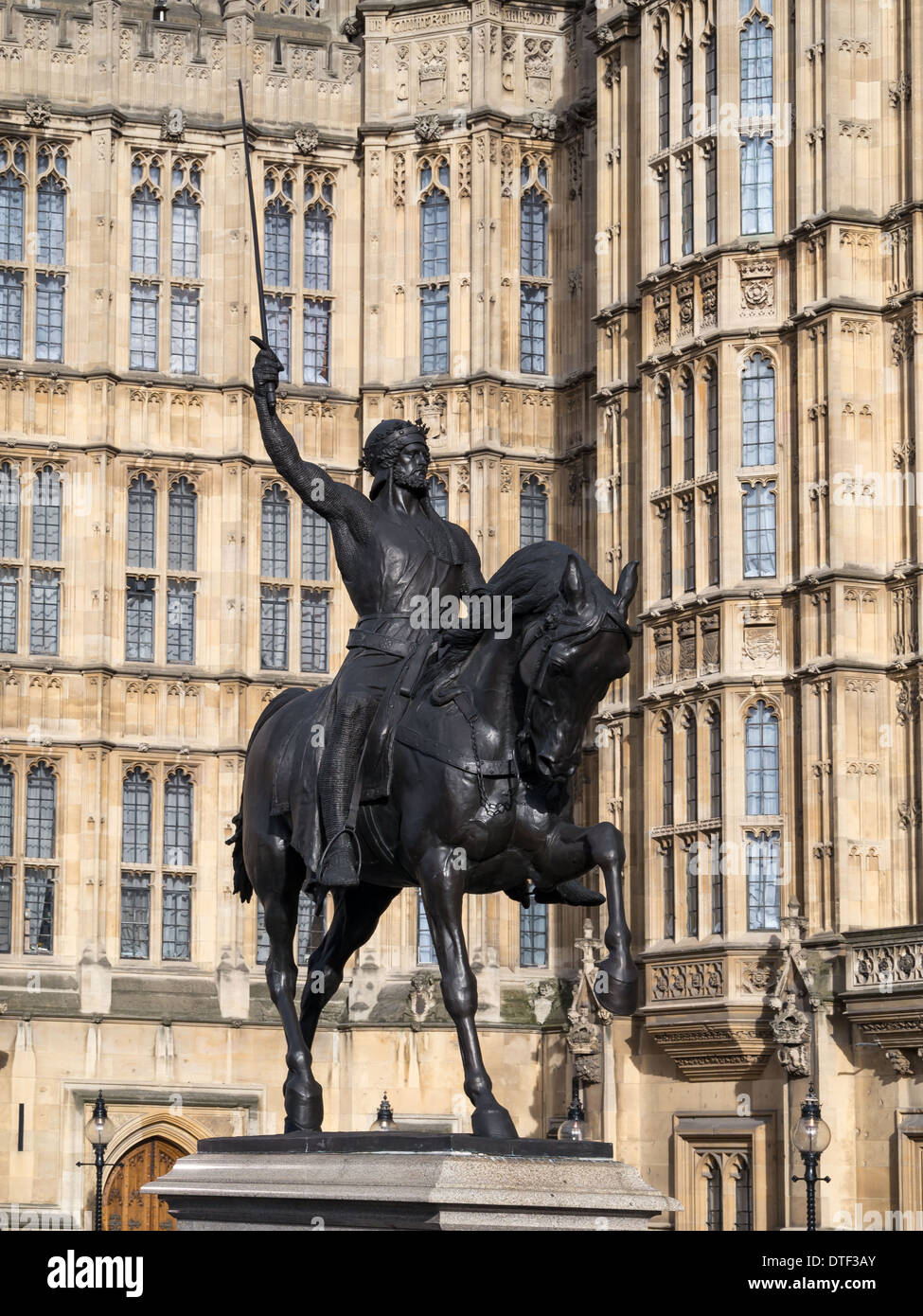 Richard the Lionheart statue outside the House of Lords Stock Photo Alamy