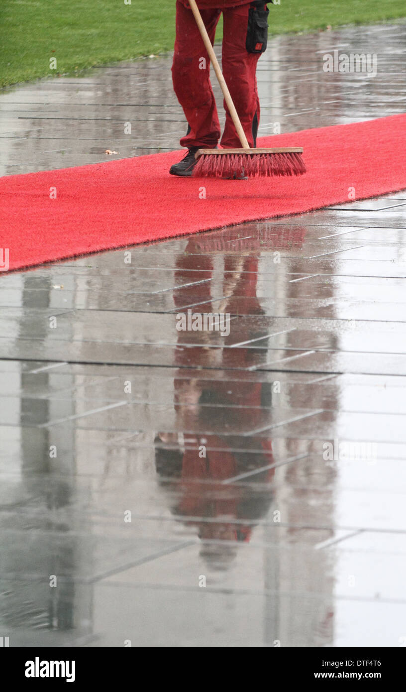 Cleaner broom exterior carpet hires stock photography and images Alamy