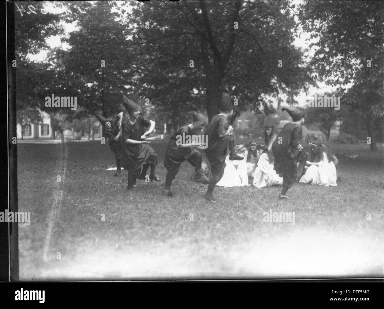 Dance performance at Oxford College May Day celebration 1915 Stock Photo