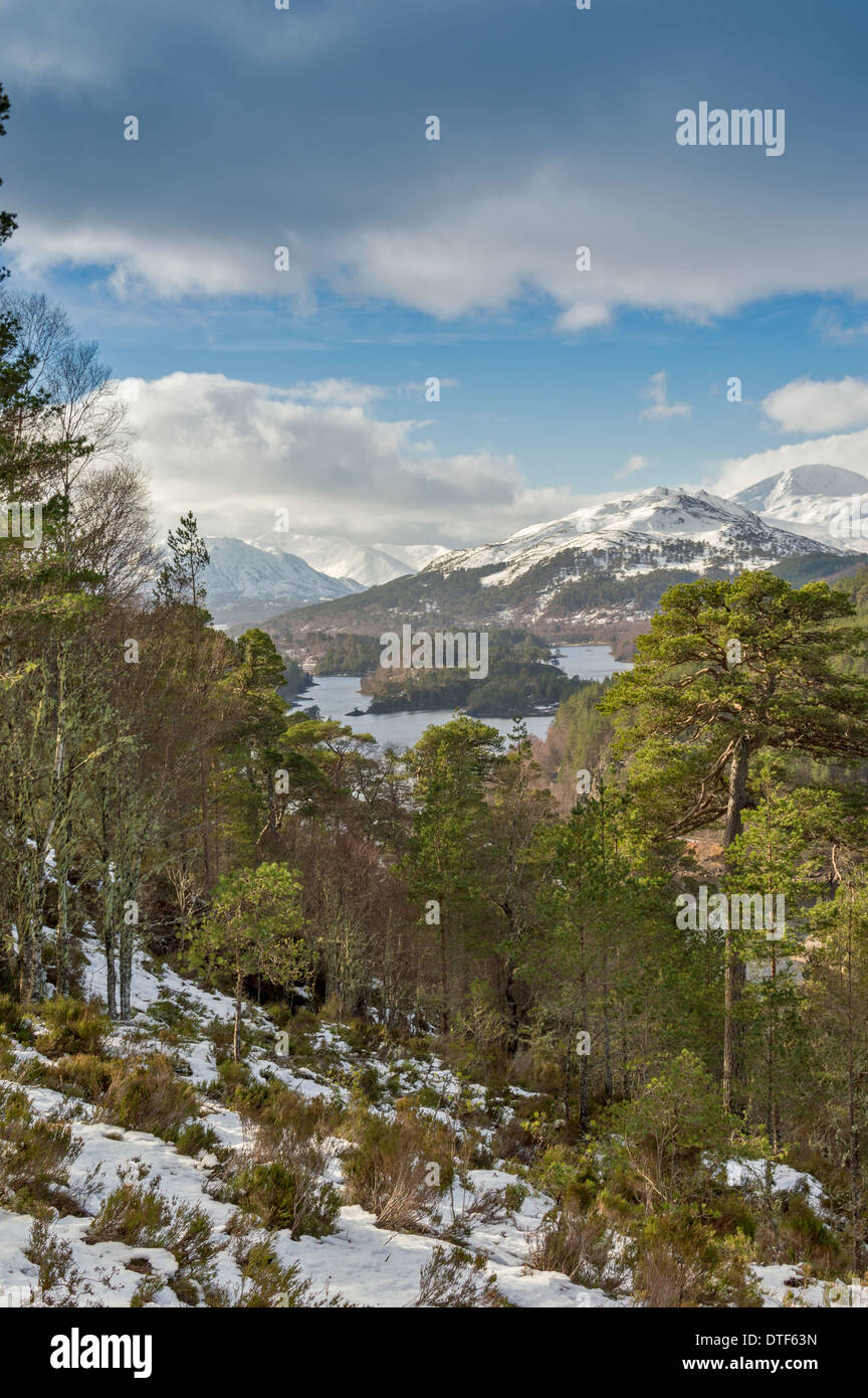 GLEN AFFRIC SCOTLAND THE LOCHS AND WINTER SNOW ON MOUNTAINS Stock Photo