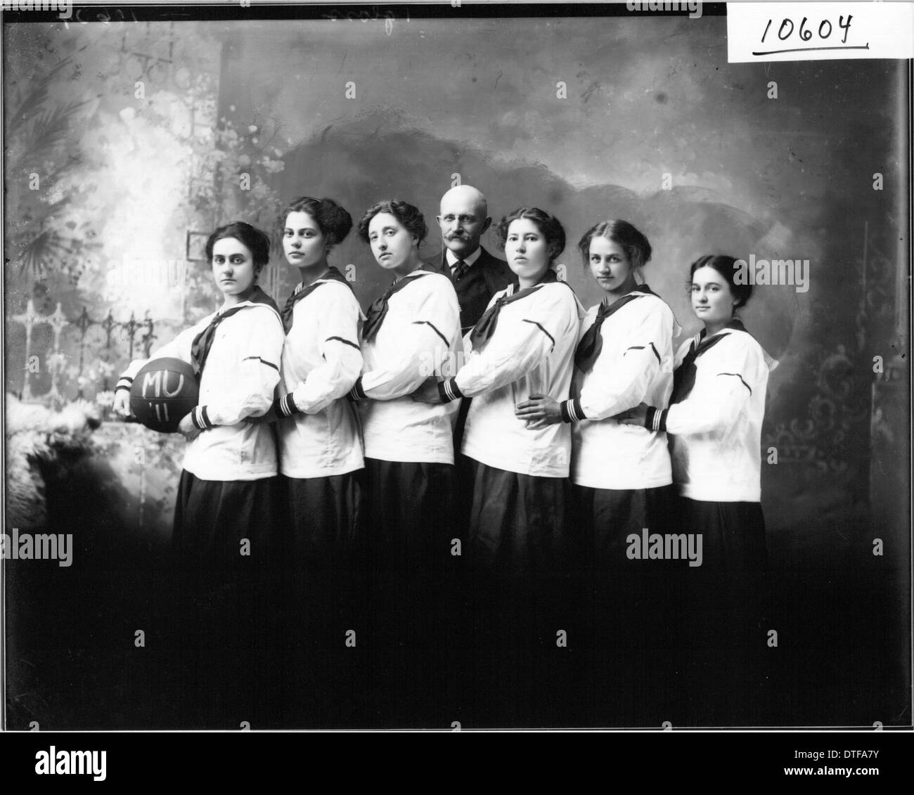 Basketball history hi-res stock photography and images - Alamy