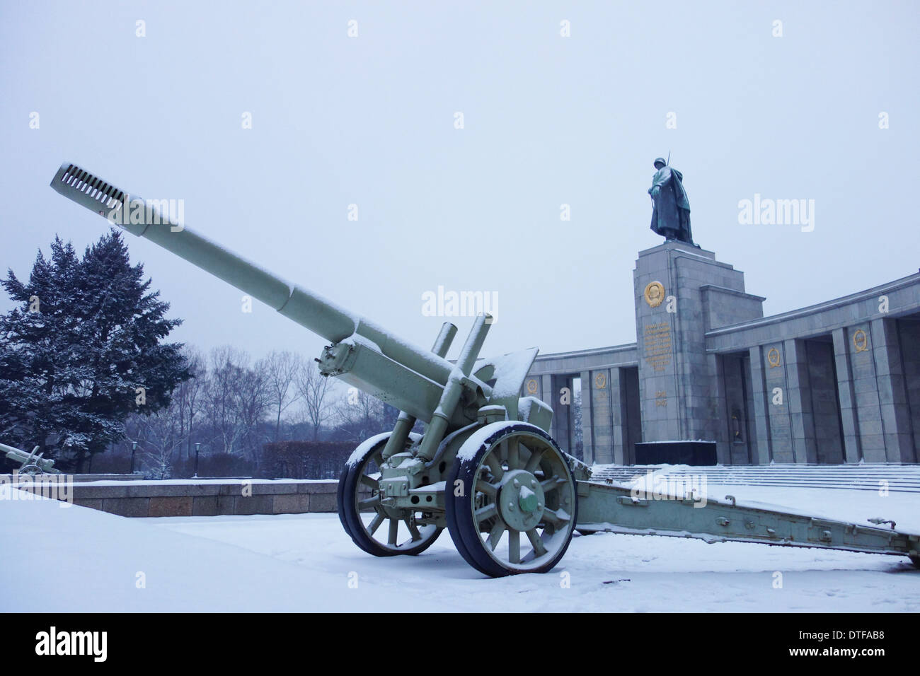 Soviet soldier horizontal hi-res stock photography and images - Alamy