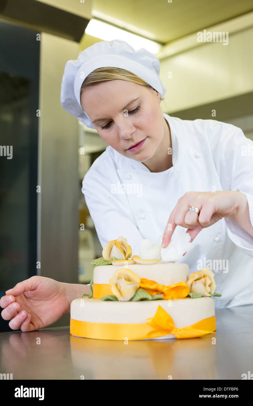 Handwork craftsmanship patisserie pastry pastry cook people person  production hi-res stock photography and images - Alamy