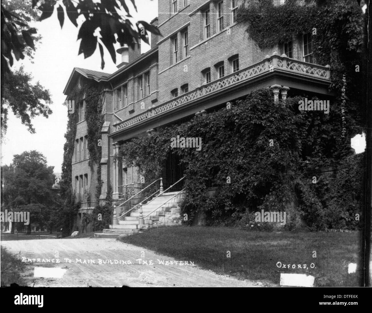 Entrance to Peabody Hall 1907 Stock Photo - Alamy