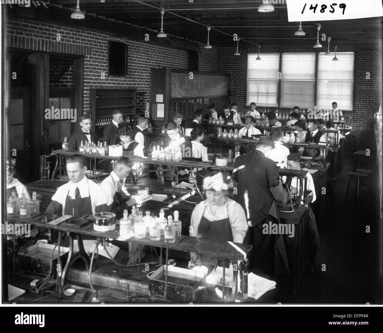 Miami University chemistry class 1915 Stock Photo Alamy