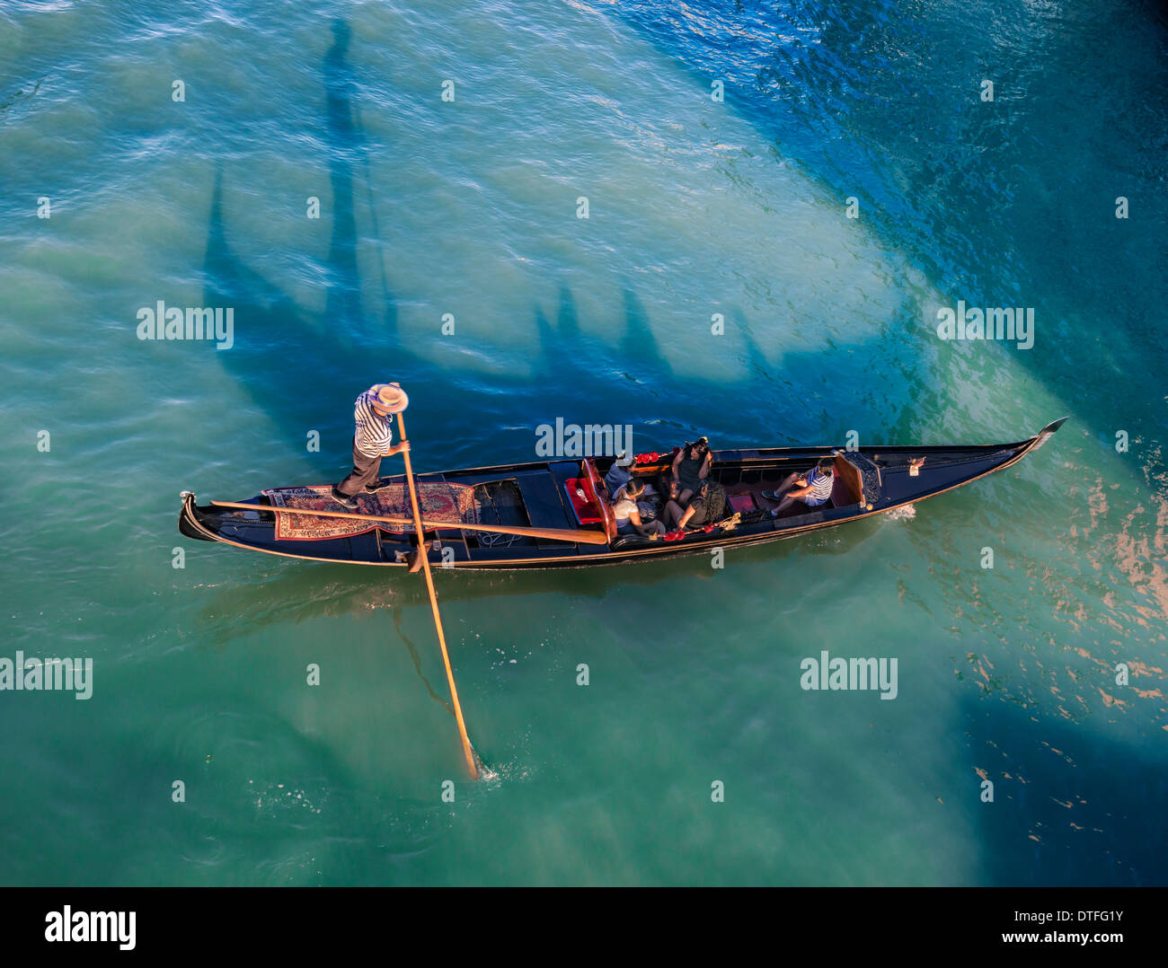 Gondola hi-res stock photography and images - Alamy