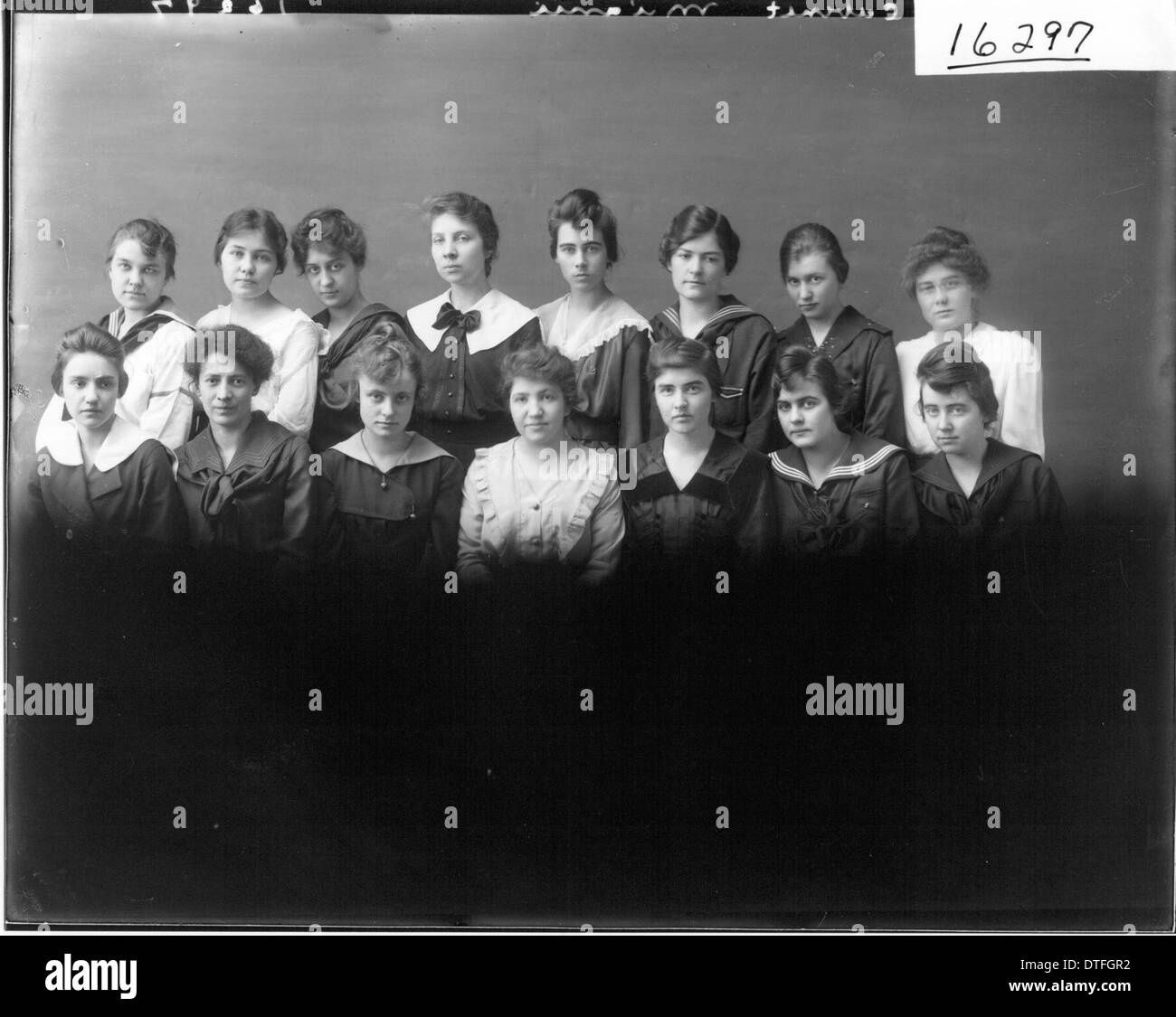 1917 USA postcard photo girl's high school basketball team 1917 USA postcard photo girl's high school basketball team