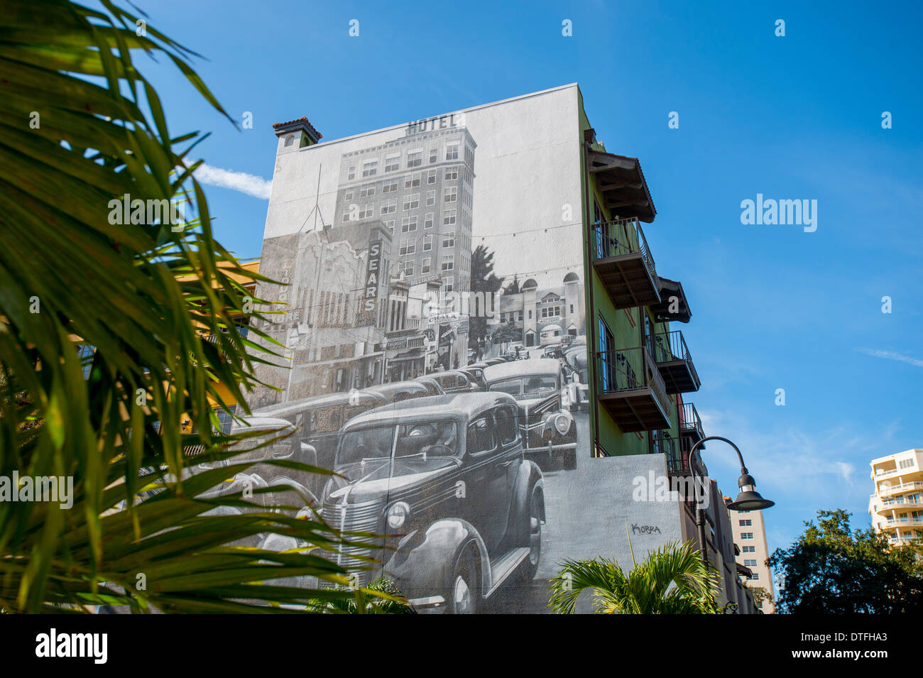 Murals on buildings hires stock photography and images Alamy