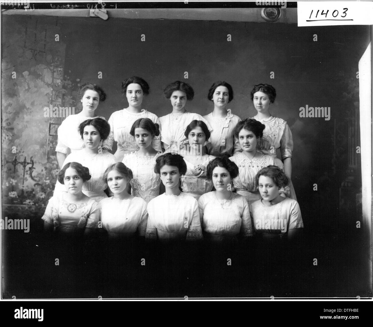 Group portrait of Sigma Sigma Sigma 1912 Stock Photo Alamy