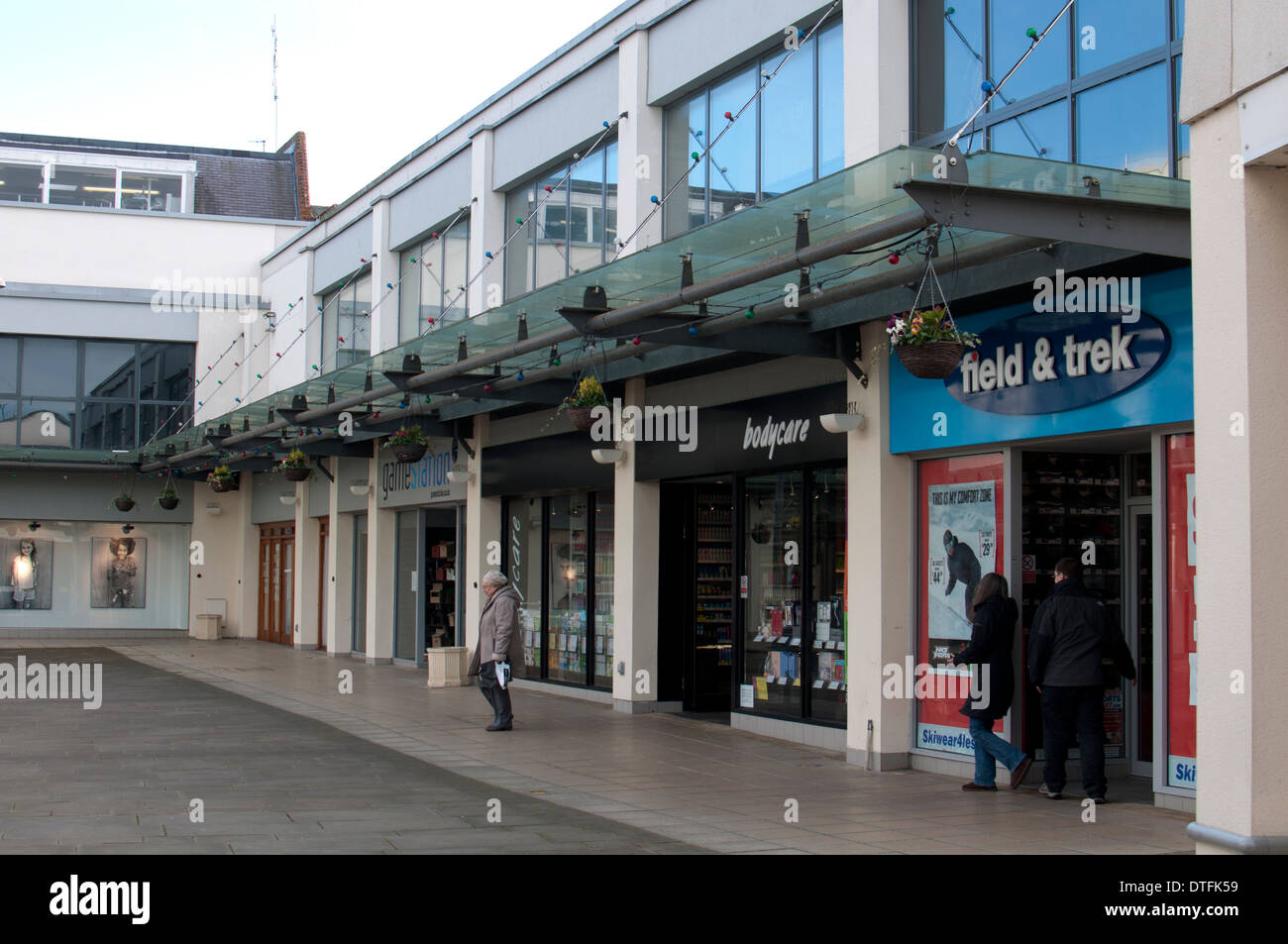 town-square-shopping-centre-stratford-upon-avon-uk-DTFK59.jpg