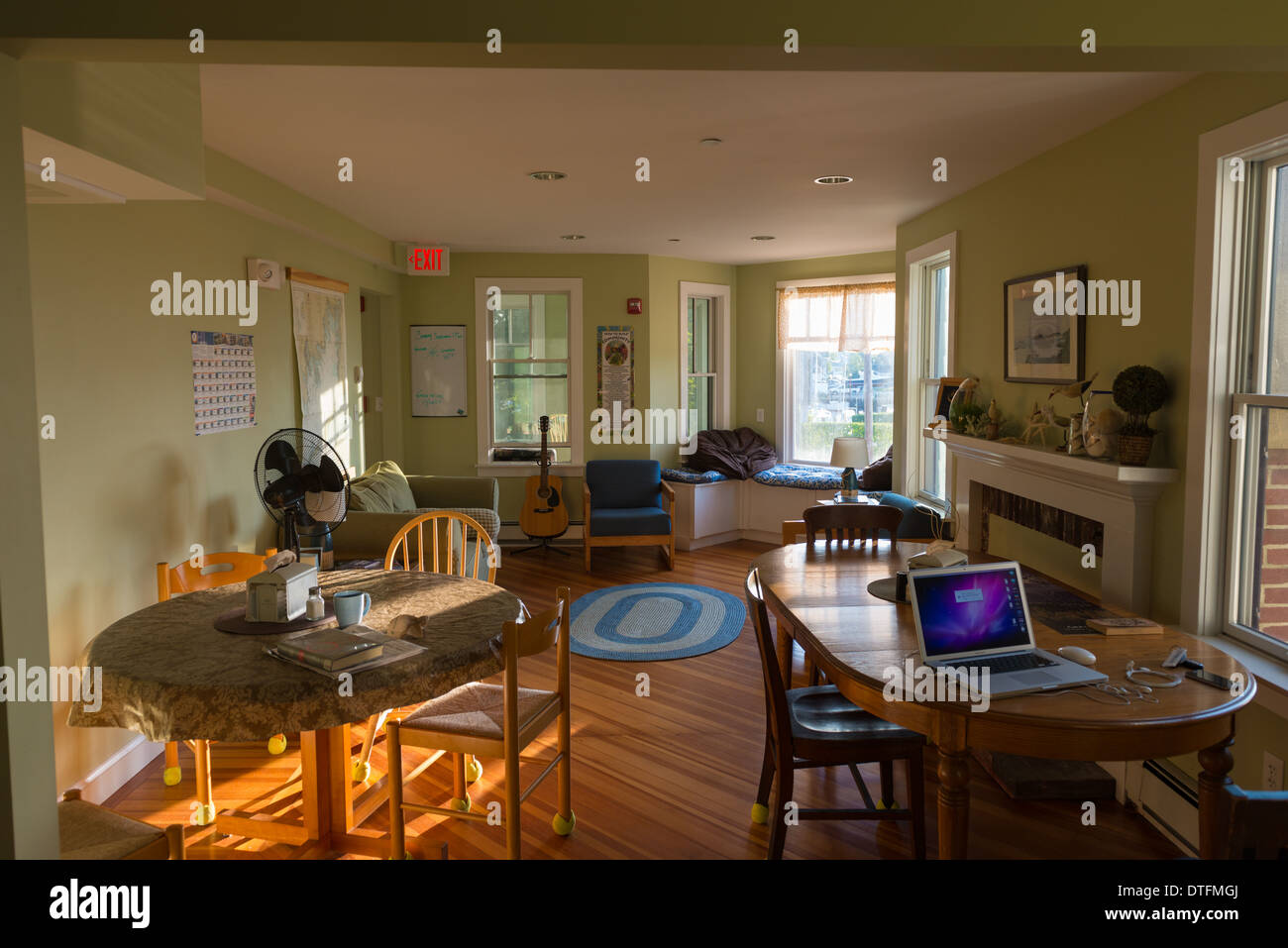 Typical Cape Cod style living room interior hostel in Hyannis Stock Photo