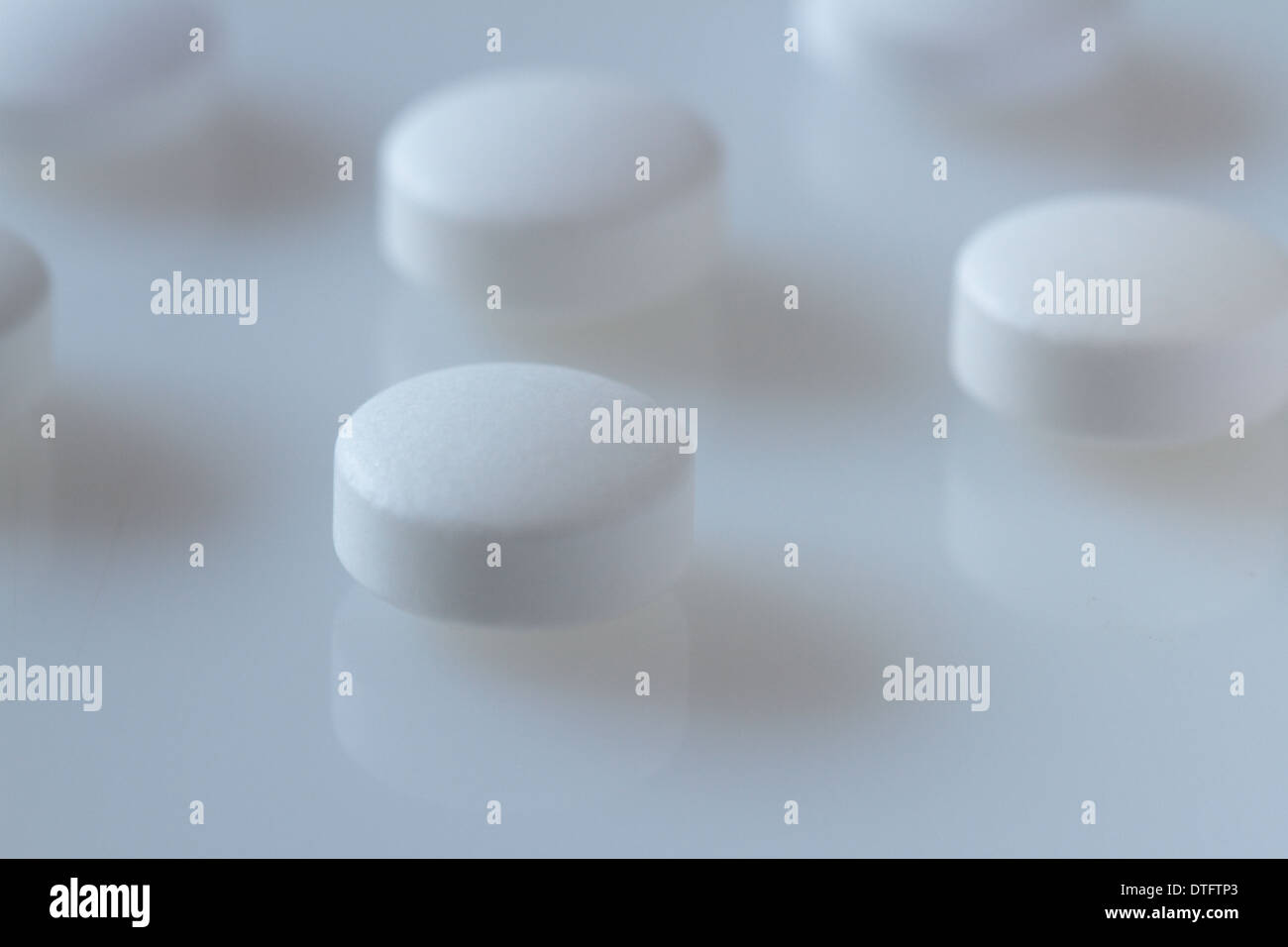 white pills medicine Stock Photo