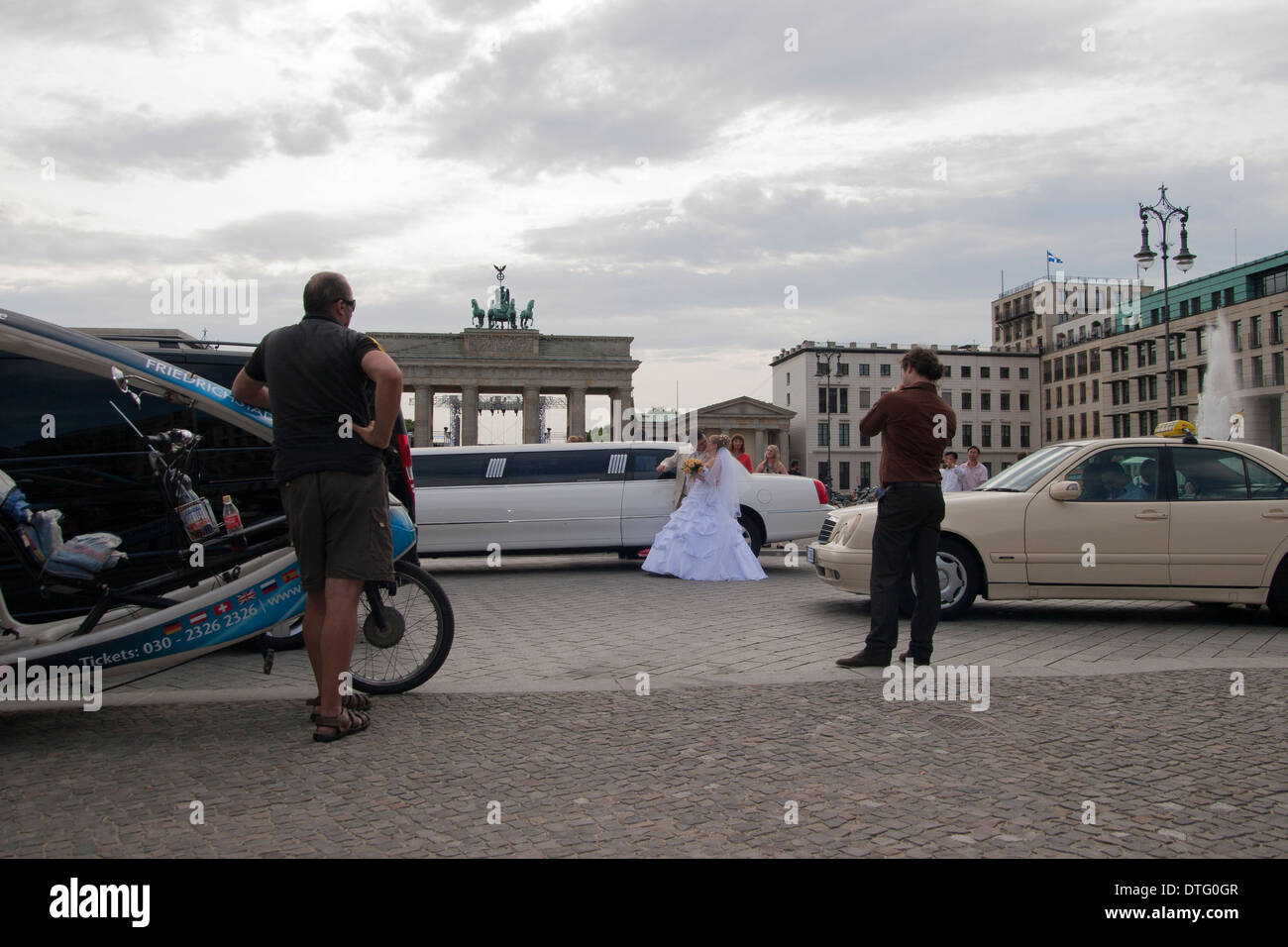 Bridal couple in front of Brandenburg Gate in Berlin, Germany. Stock Photo