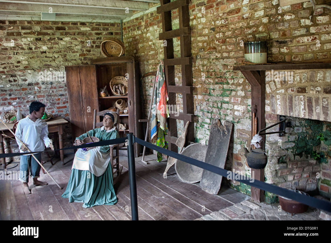 Boone Hall Plantation slave house with models showing basket weaving. Stock Photo