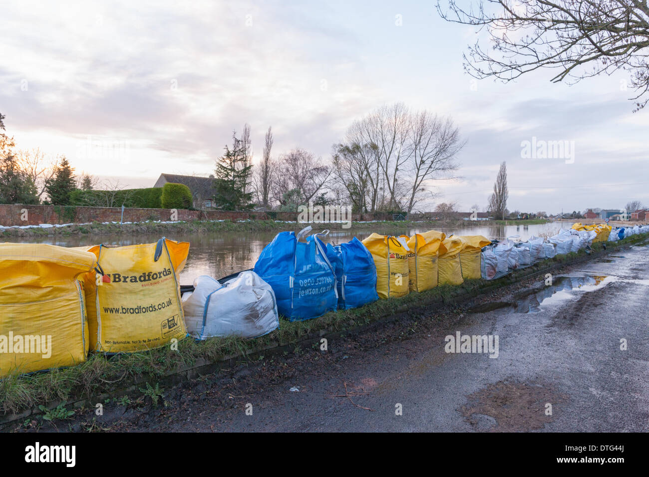 Dumpy bag of sand hires stock photography and images Alamy
