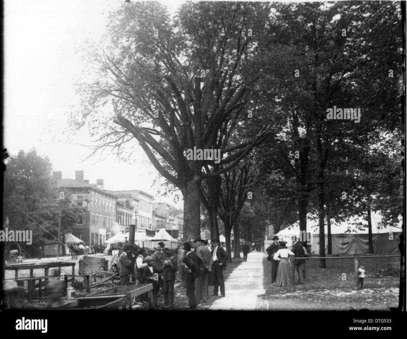 Side stands hires stock photography and images Alamy