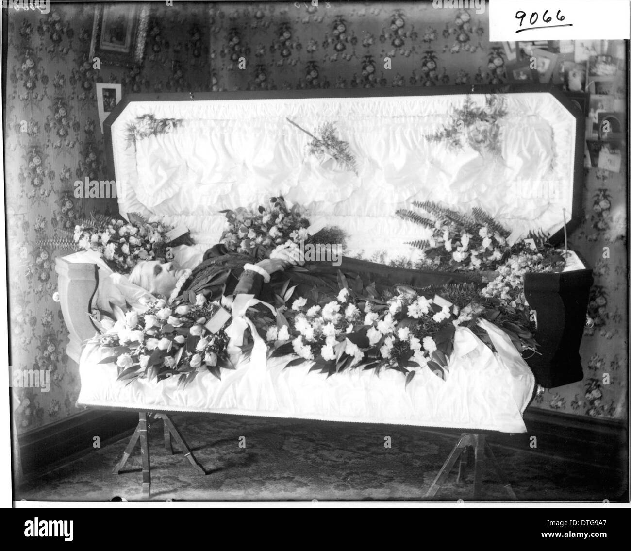 Mrs. Woodruff in casket 1909 Stock Photo