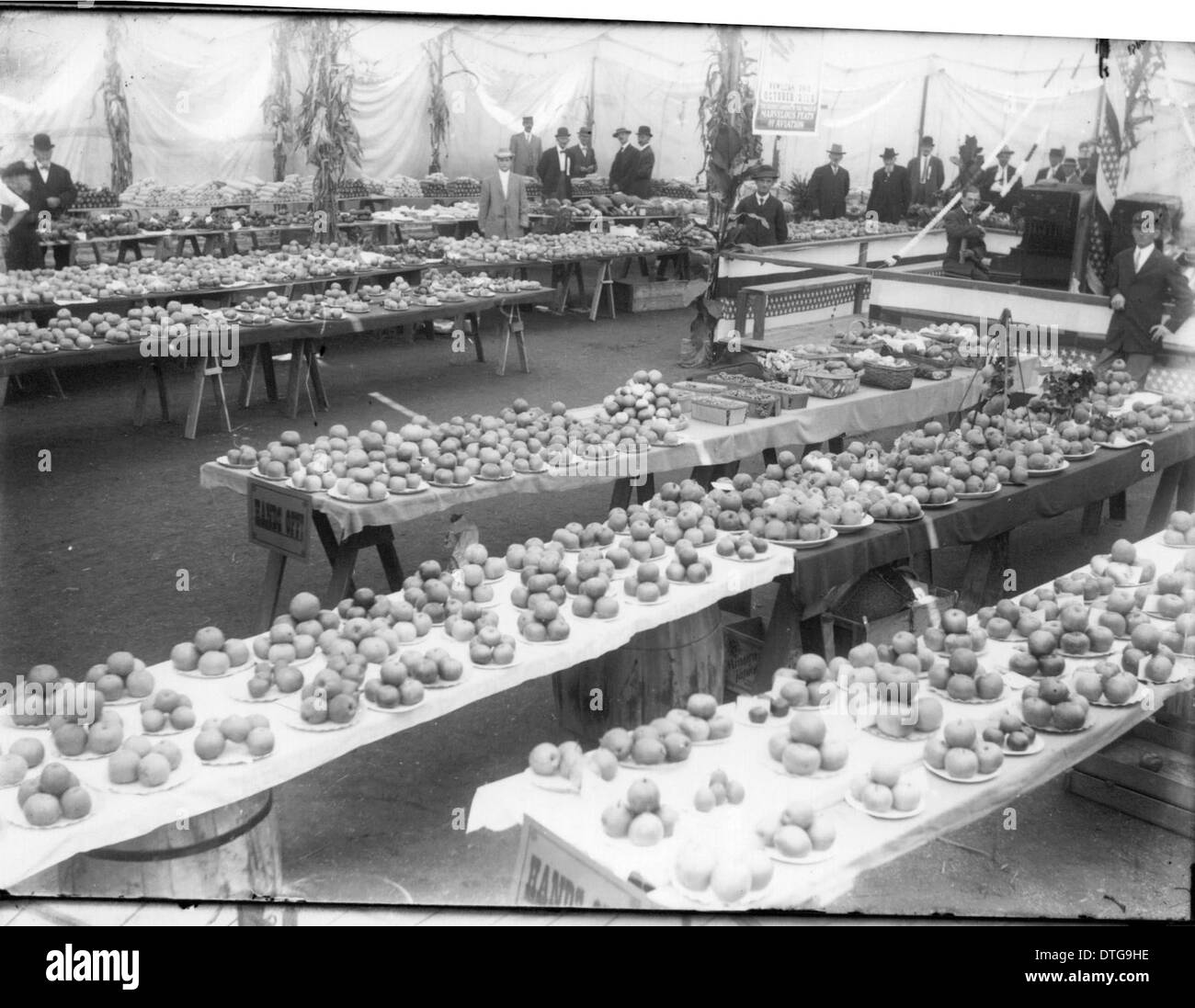 Produce exhibit at Oxford Street Fair 1912 Stock Photo Alamy