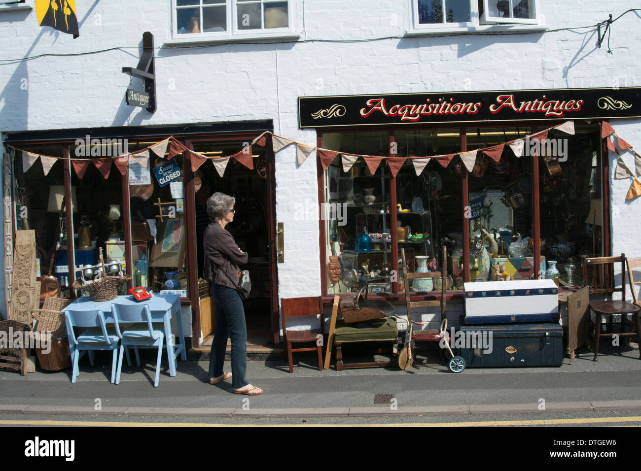 Shops and restaurants in Tewkesbury Stock Photo Alamy
