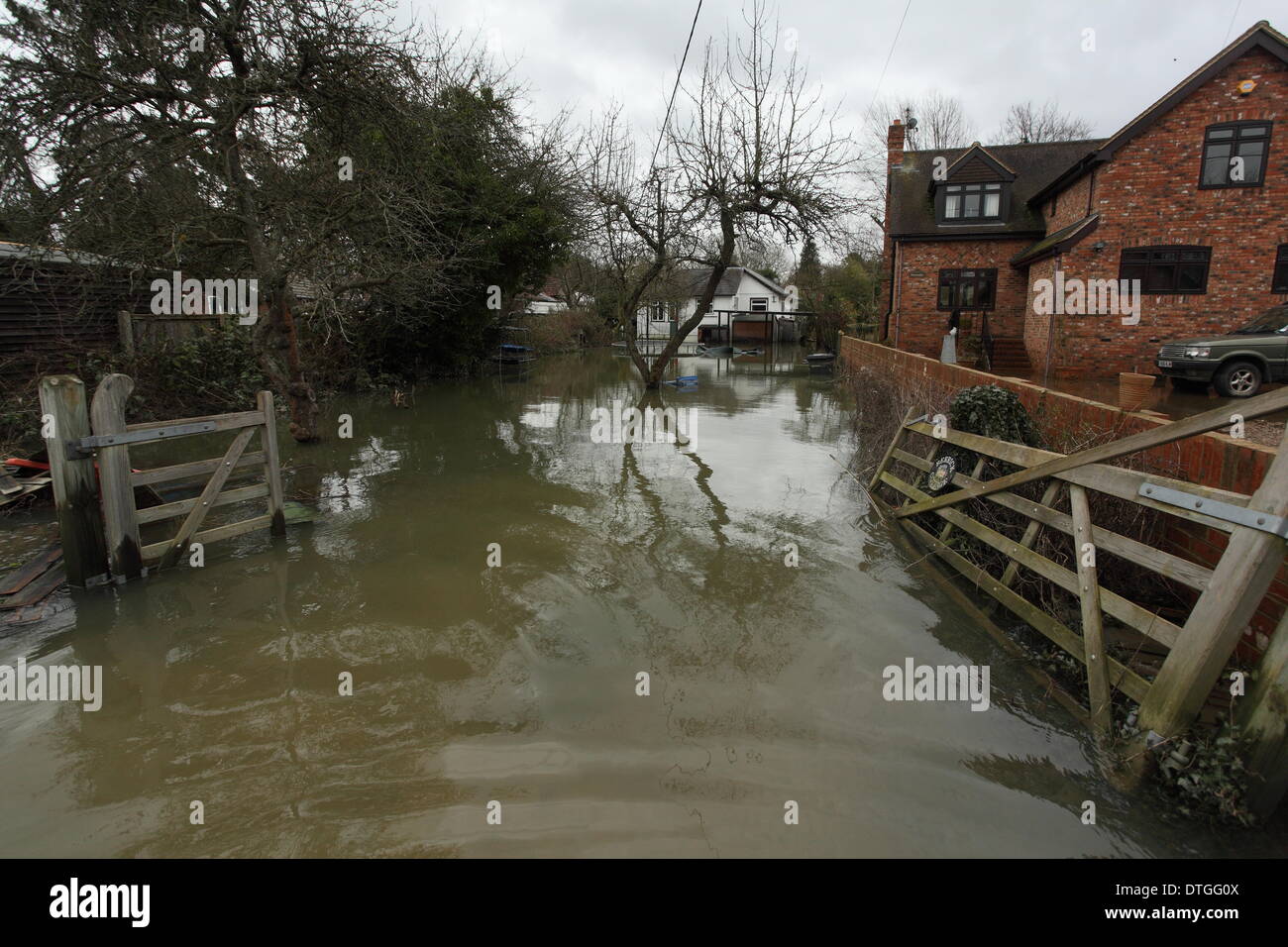 Thames Valley, UK . 17th Feb, 2014. Flooded homes on Friary Island, Wraysbury near Staines. Flood waters remain high a week after flooding across the Thames valley. Credit:  Zute Lightfoot/Alamy Live News Stock Photo