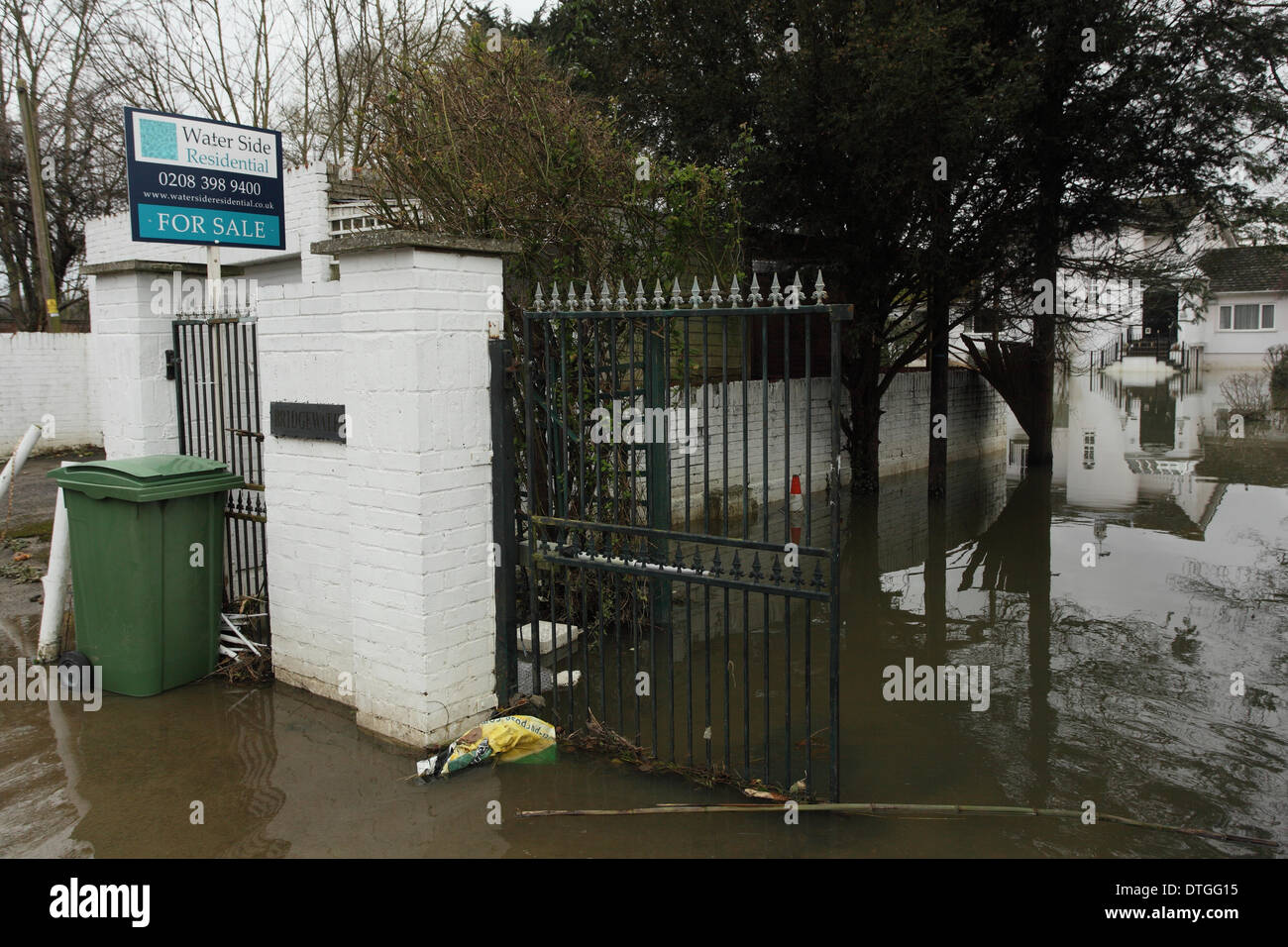 Thames Valley, UK . 17th Feb, 2014. Flooded home for sale in Wraysbury near Staines. Flood waters remain high after last weeks flooding across the Thames valley. Credit:  Zute Lightfoot/Alamy Live News Stock Photo