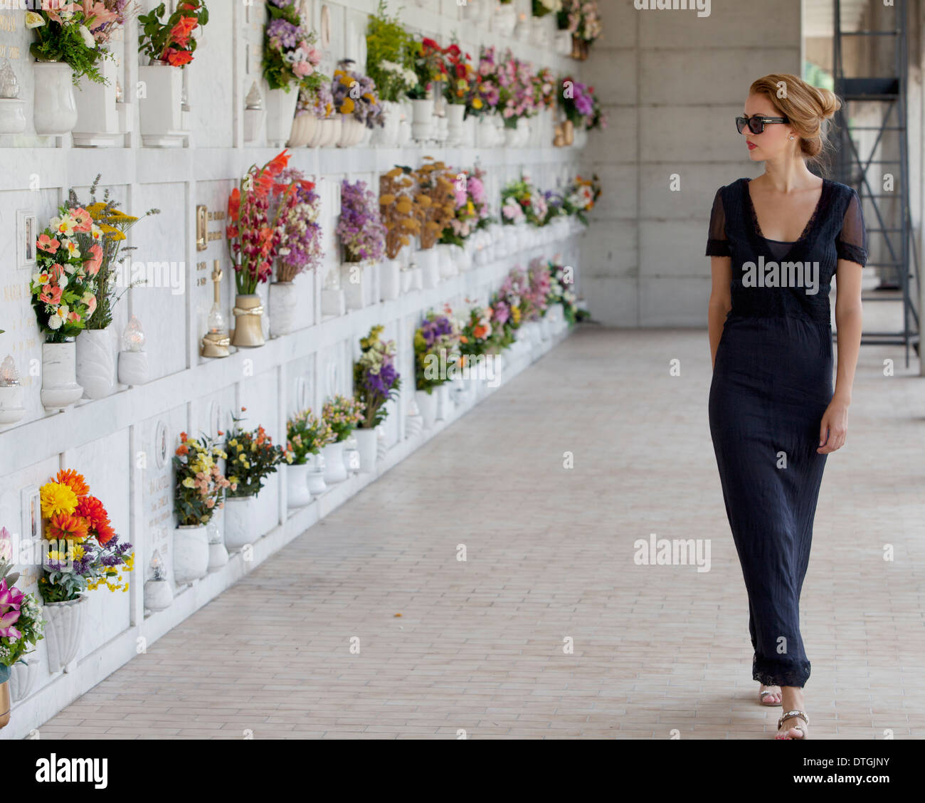 Open air cemetery hi-res stock photography and images - Alamy