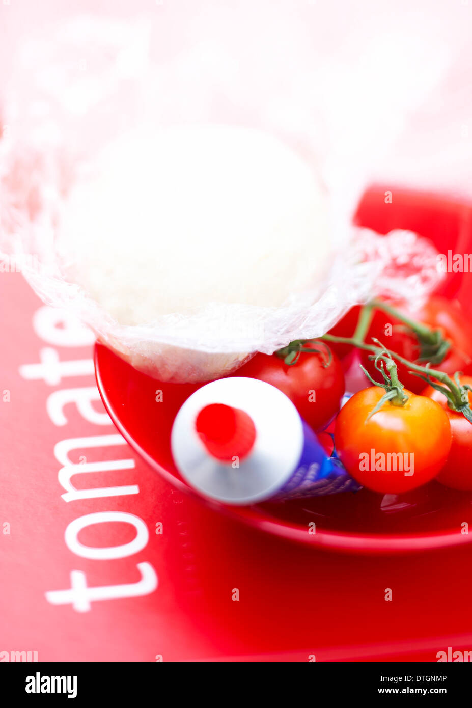 Tomato paste tube hires stock photography and images Alamy