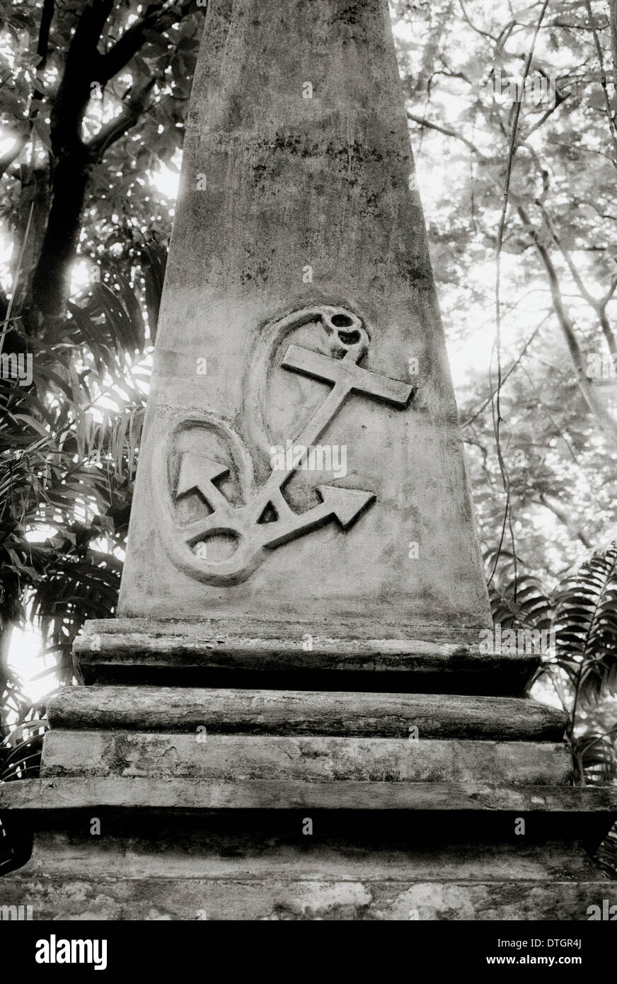 Maritime furled anchors symbol on grave in Park Street Cemetery in Kolkata Calcutta West Bengal in India South Asia. History Anchor Culture Travel Stock Photo
