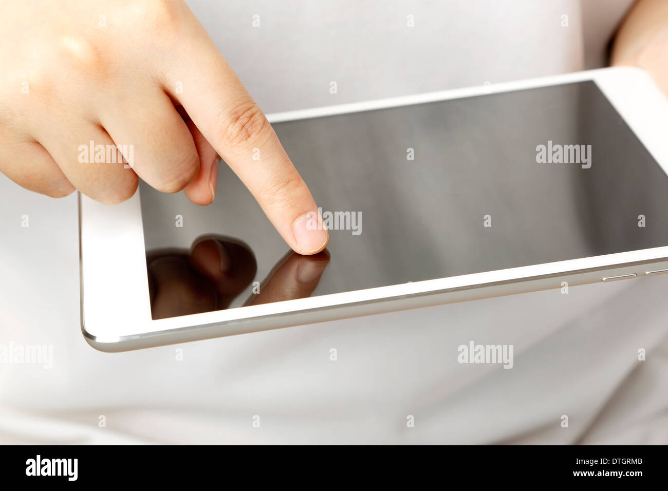 Tablet asian not pc hi-res stock photography and images - Alamy