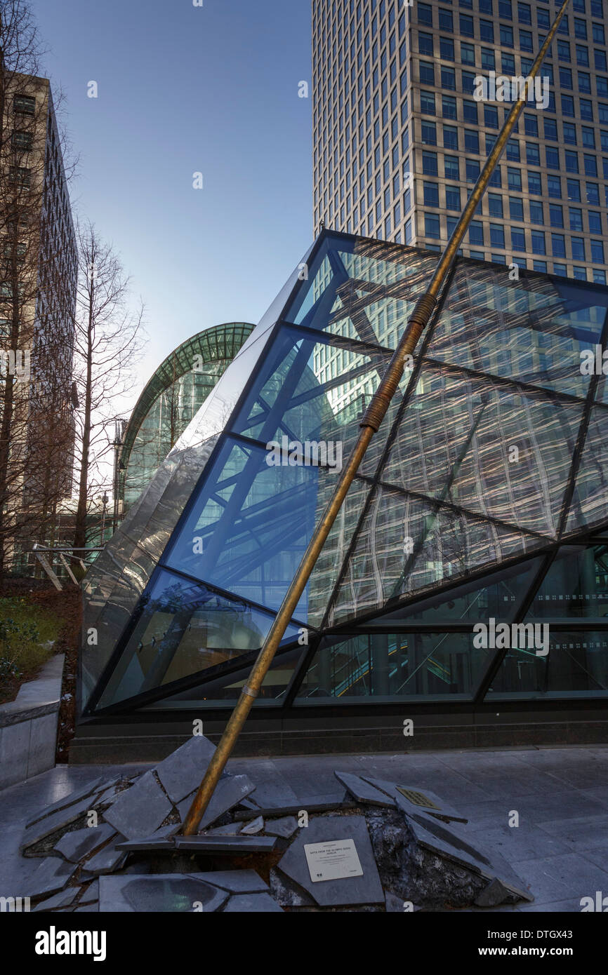 sculpture canary wharf london Stock Photo - Alamy
