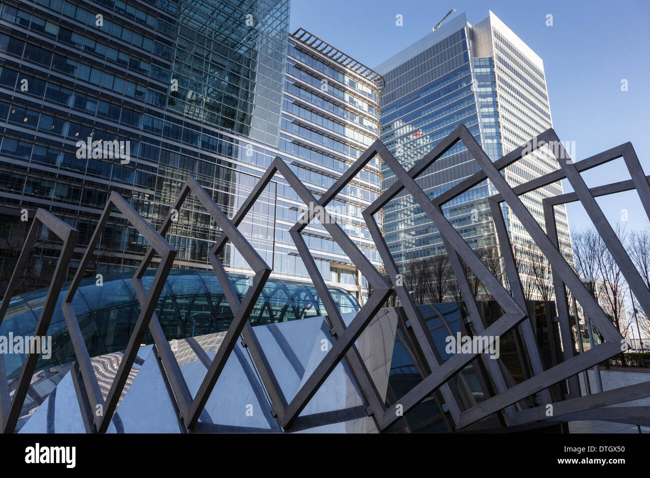 sculpture canary wharf london Stock Photo - Alamy