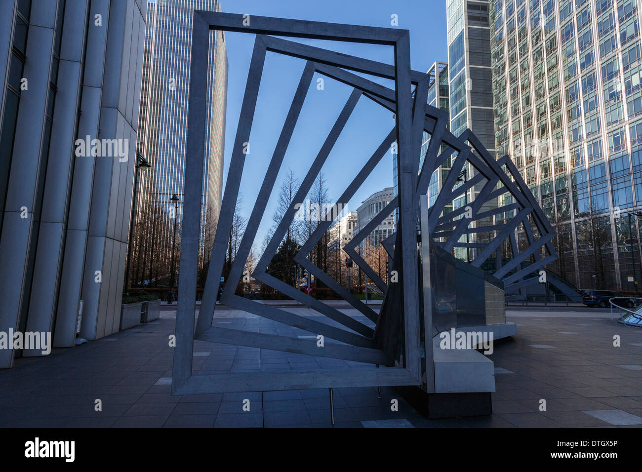 sculpture canary wharf london Stock Photo - Alamy