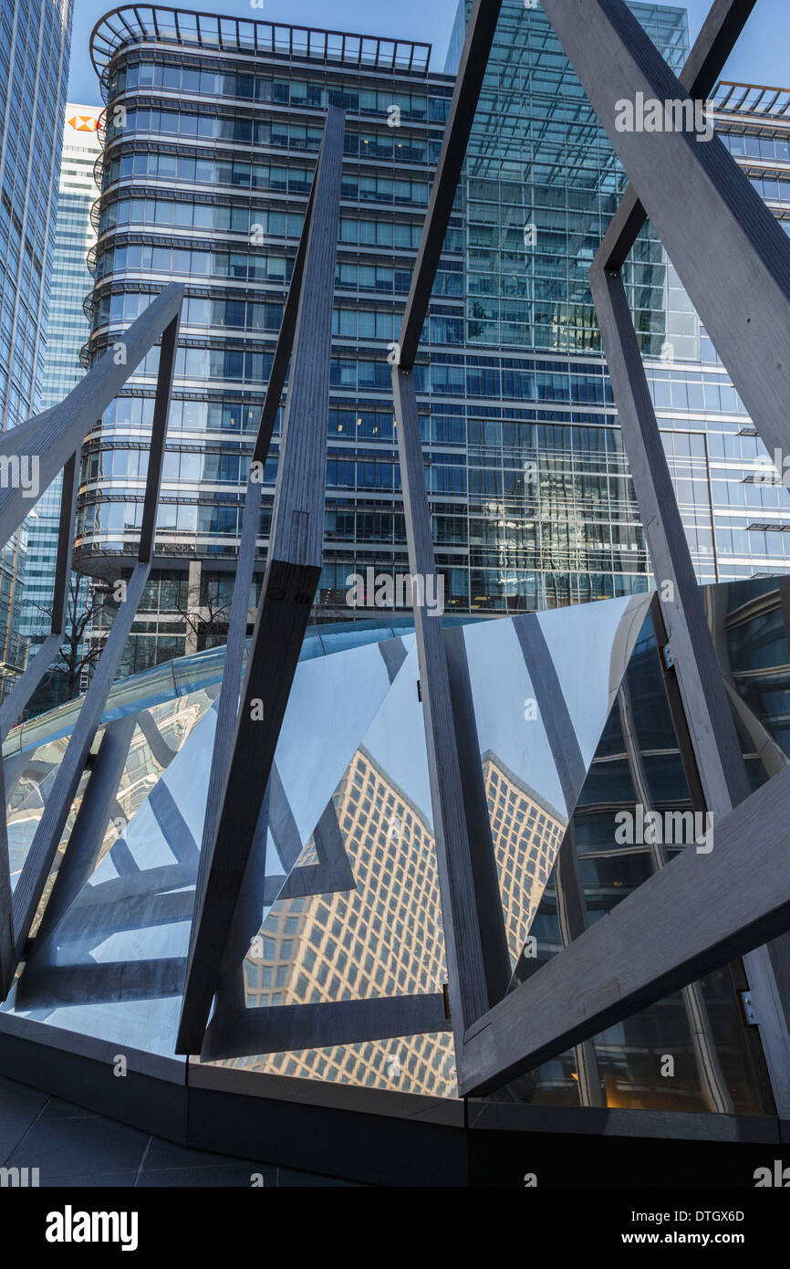 sculpture canary wharf london Stock Photo - Alamy