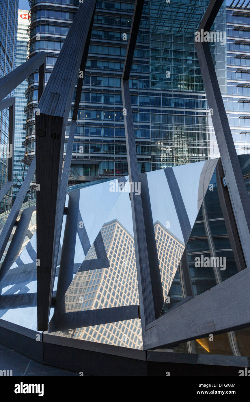 sculpture canary wharf london Stock Photo - Alamy